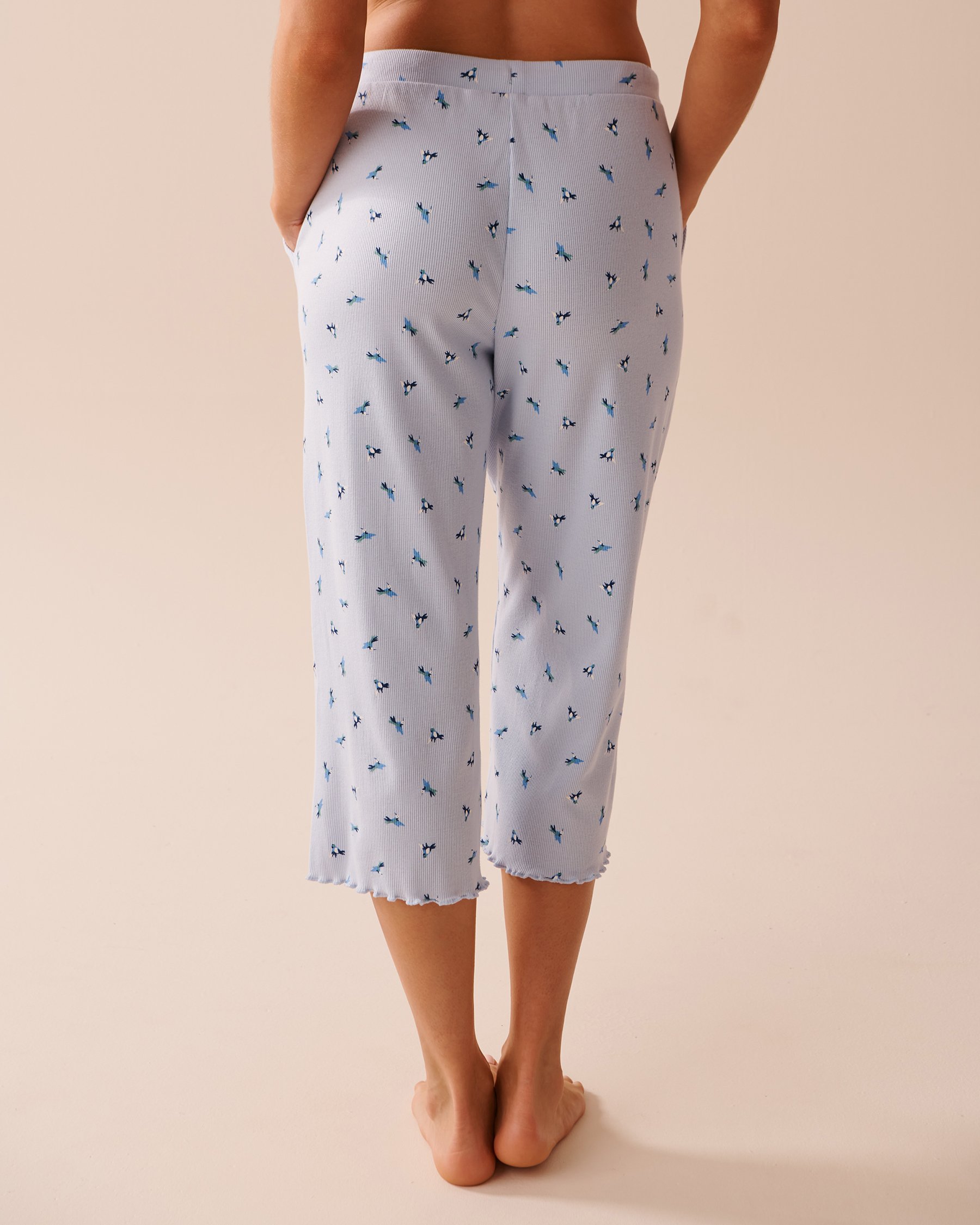 LA VIE EN ROSE Lettuce Edge Ribbed Capris Small Birds 40200539 - View2
