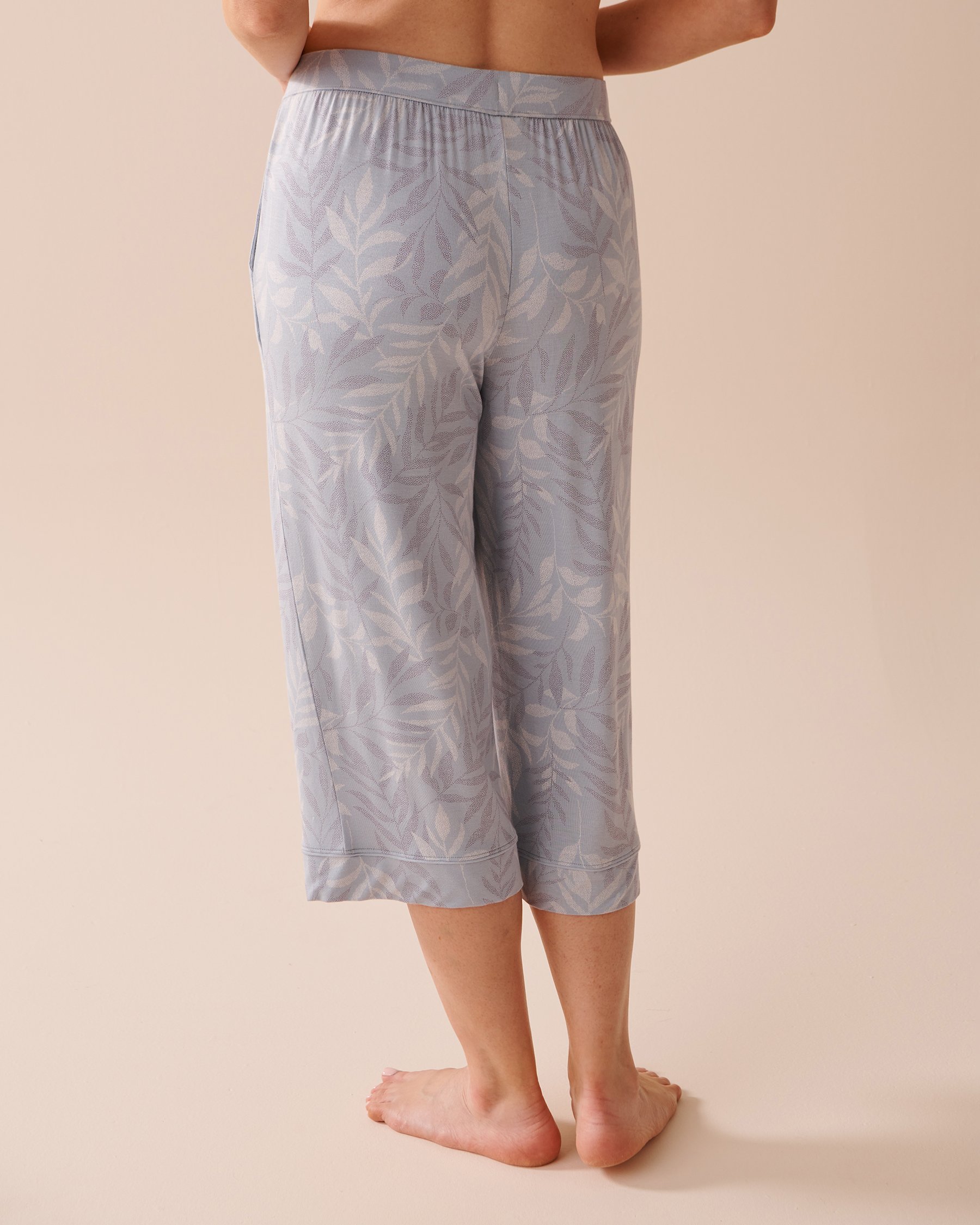 LA VIE EN ROSE Soft Jersey Capris Light Blue Leaves 40200560 - View2