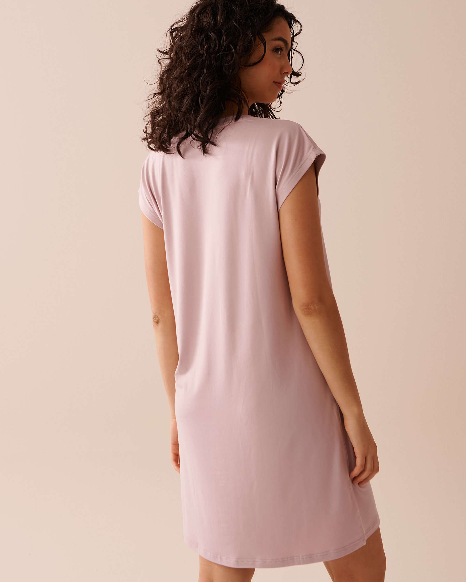 LA VIE EN ROSE Chemise de nuit ultra douce à imprimé colibri Rose poudré 40500341 - Voir2
