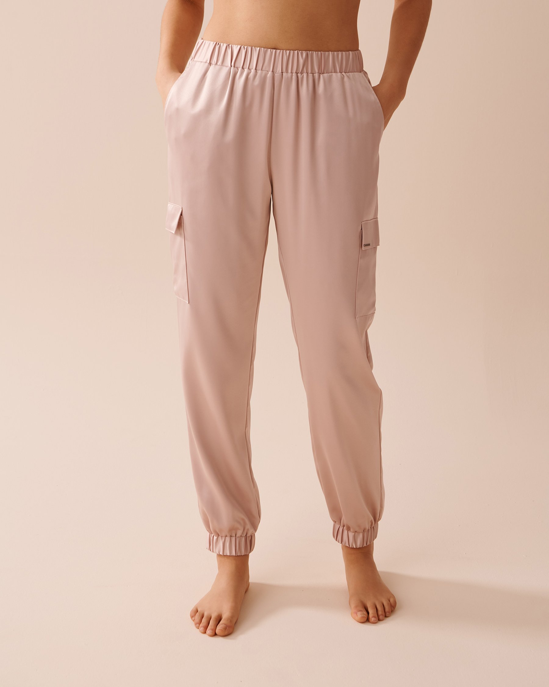 LA VIE EN ROSE Pantalon cargo en satin Beige 50200069 - Voir1