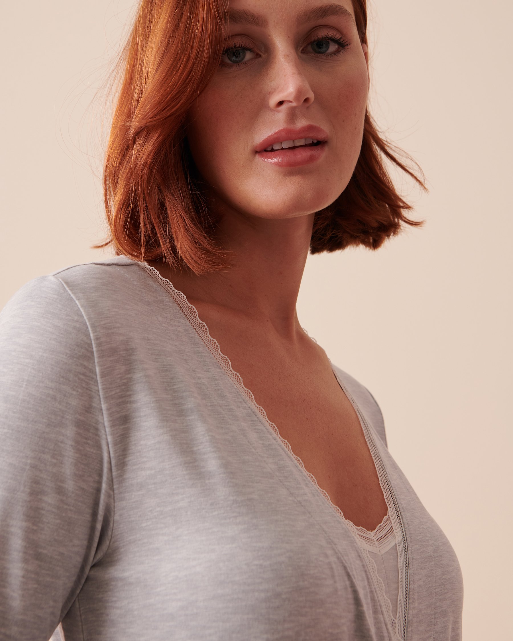 LA VIE EN ROSE Kimono bordure en dentelle ultra doux Mélange gris clair 40500348 - View4