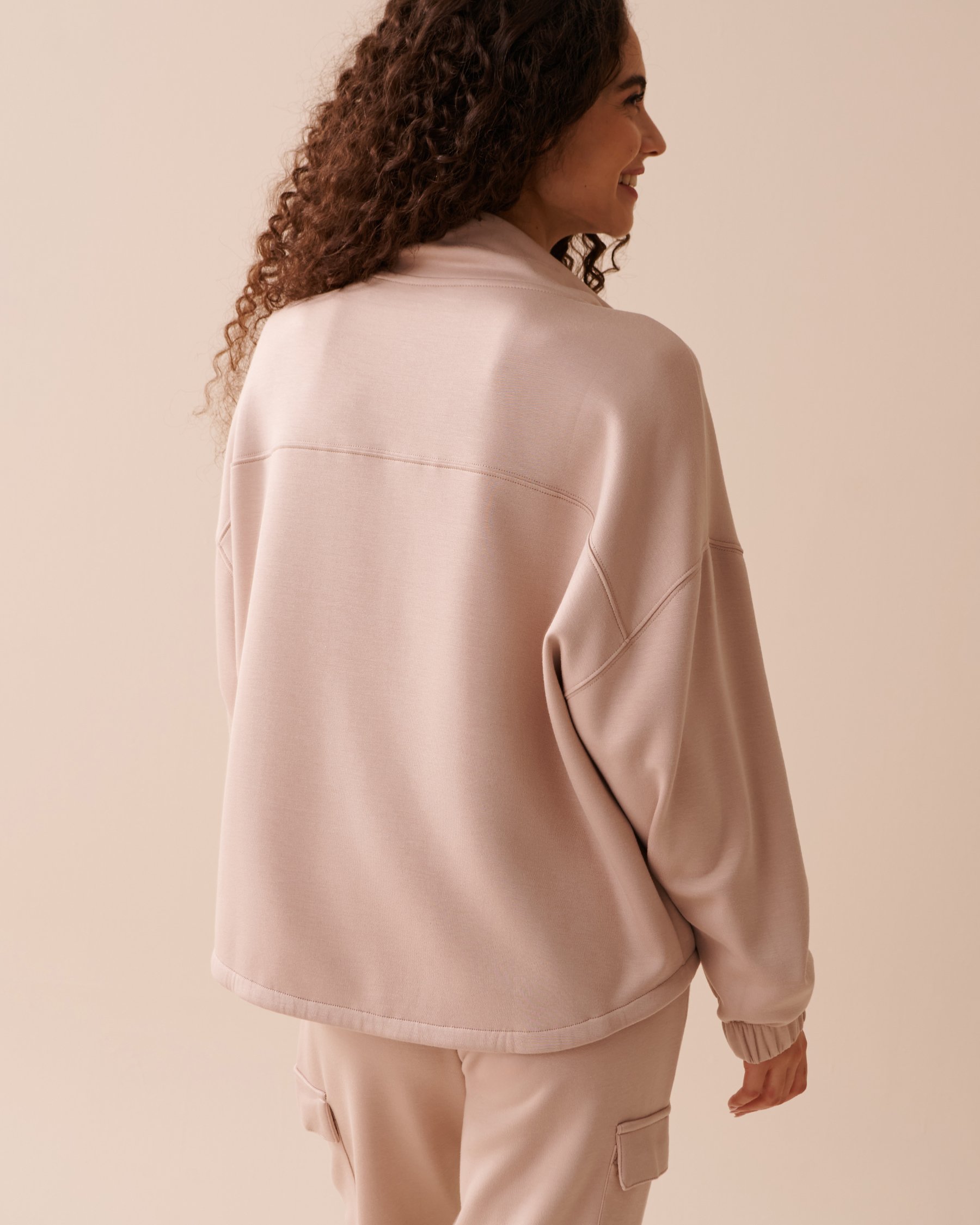 LA VIE EN ROSE Mock Neck Sweatshirt Beige 50100082 - View2