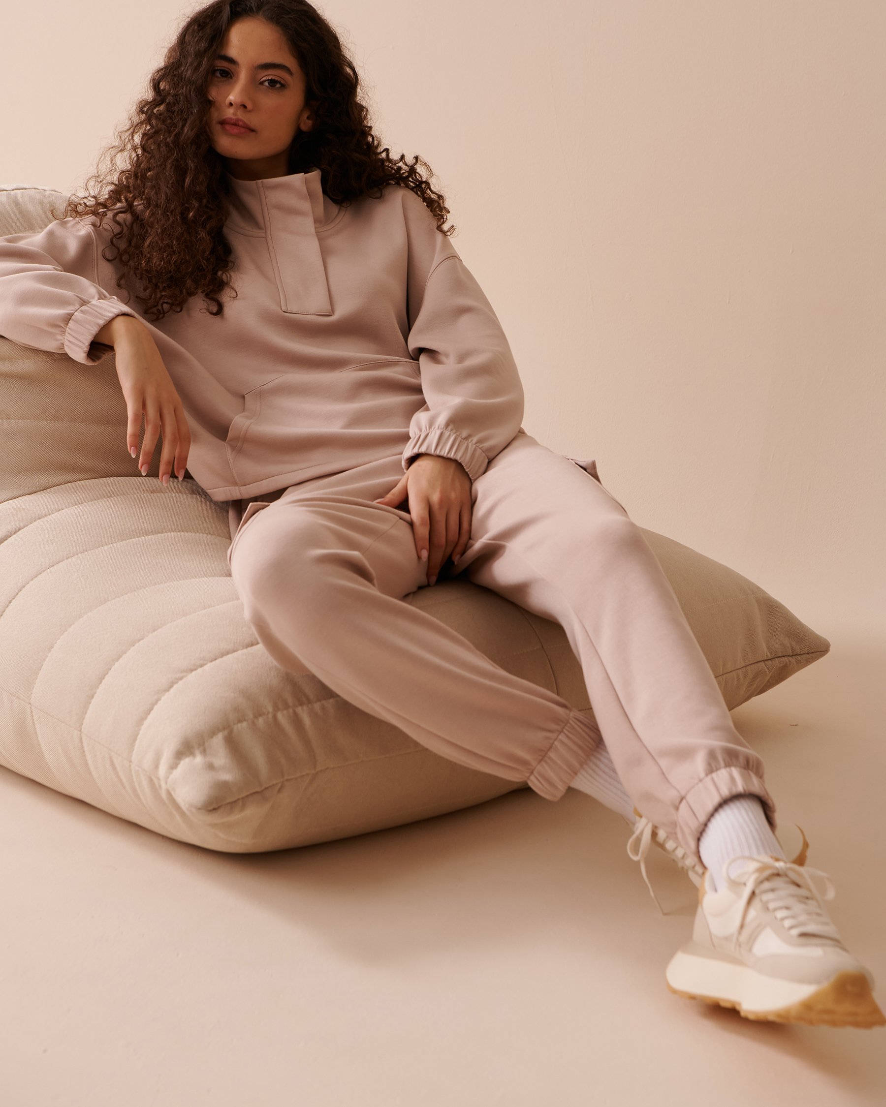 LA VIE EN ROSE Mock Neck Sweatshirt Beige 50100082 - View4