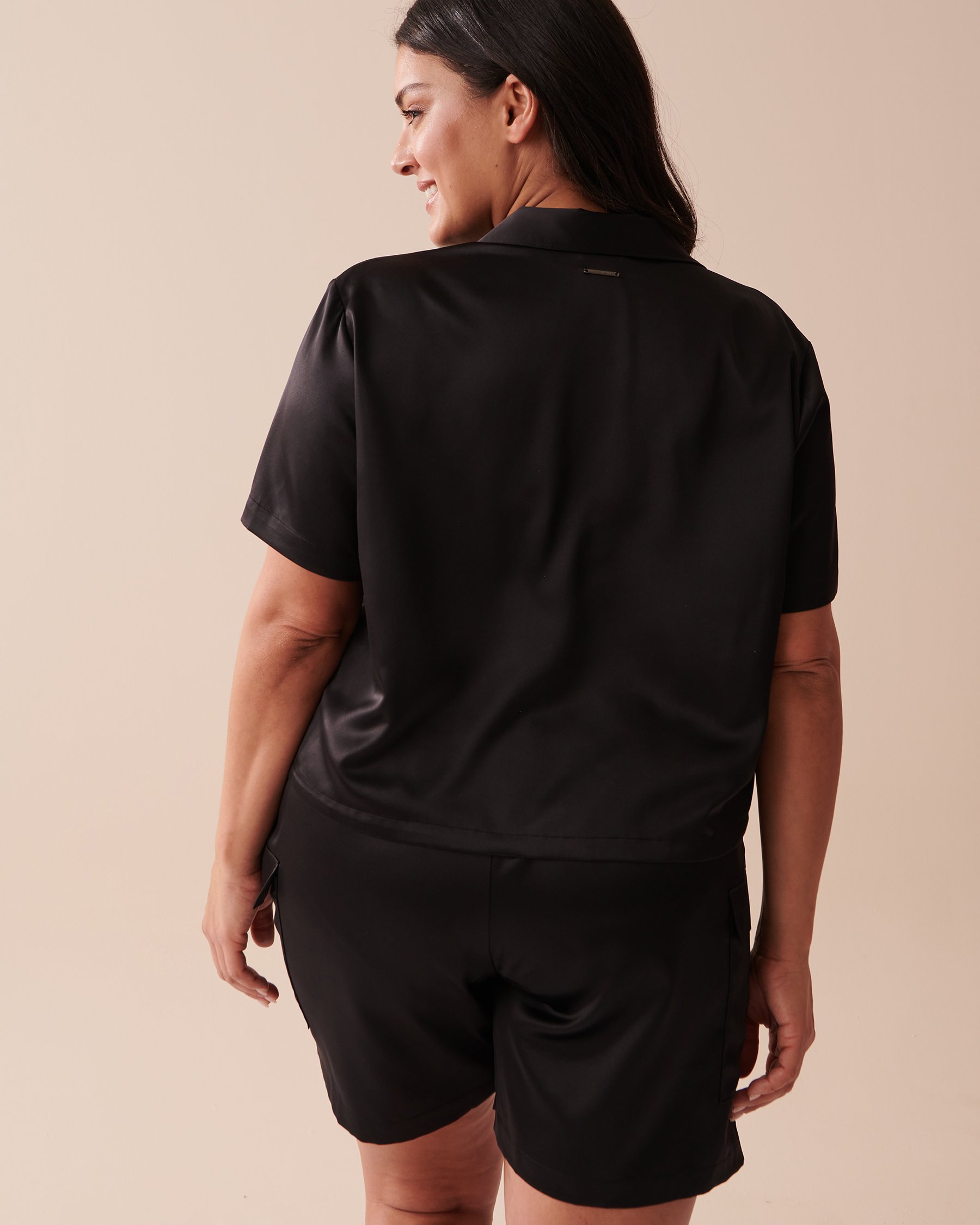 LA VIE EN ROSE Satin Button-down Short Sleeve Shirt Black 50100084 - View3