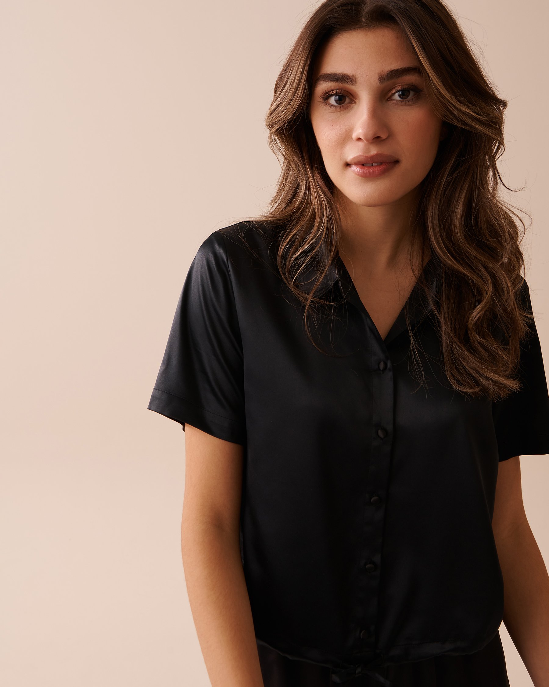 LA VIE EN ROSE Satin Button-down Short Sleeve Shirt Black 50100084 - View6