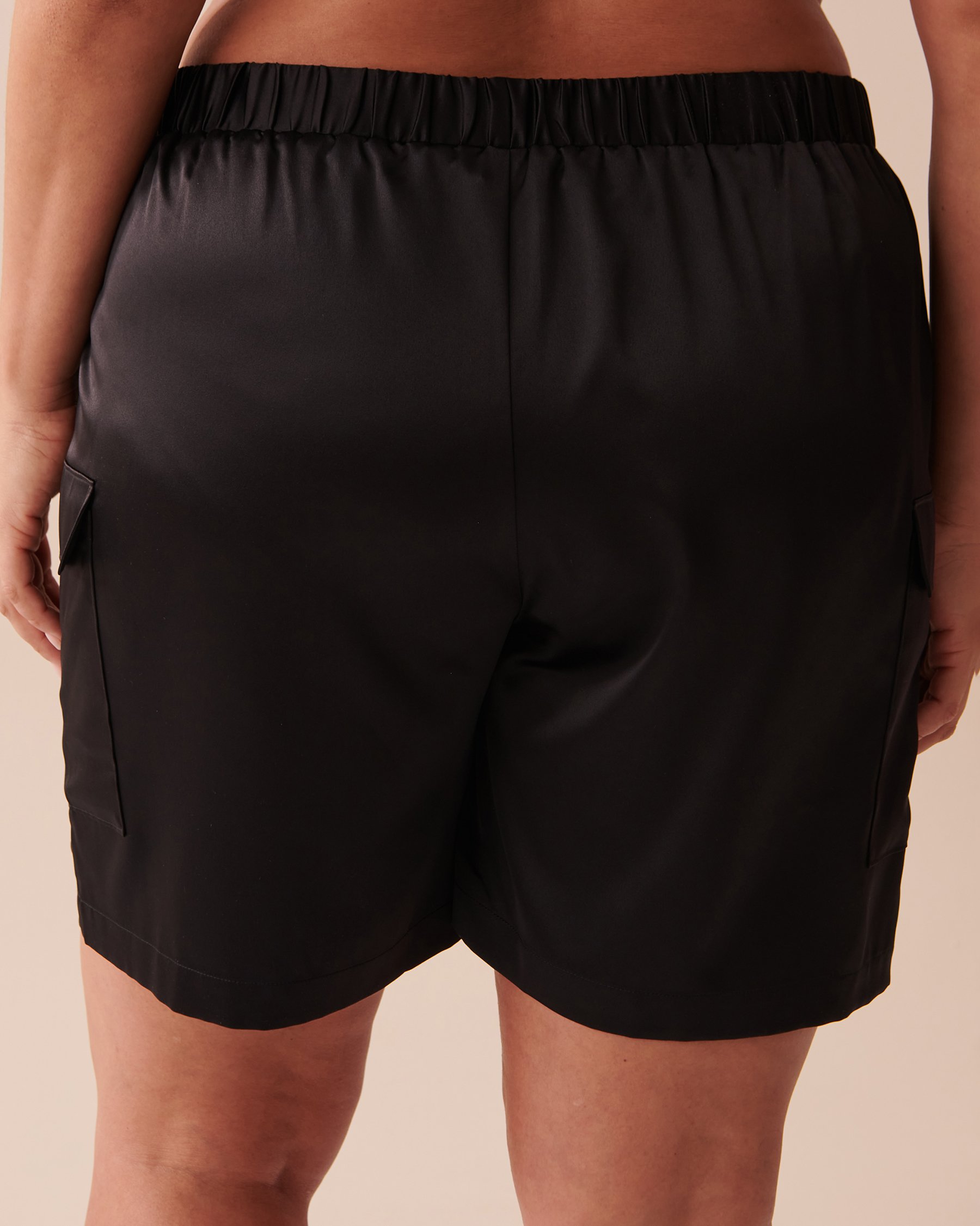 LA VIE EN ROSE Satin Cargo Shorts Black 50200070 - View2
