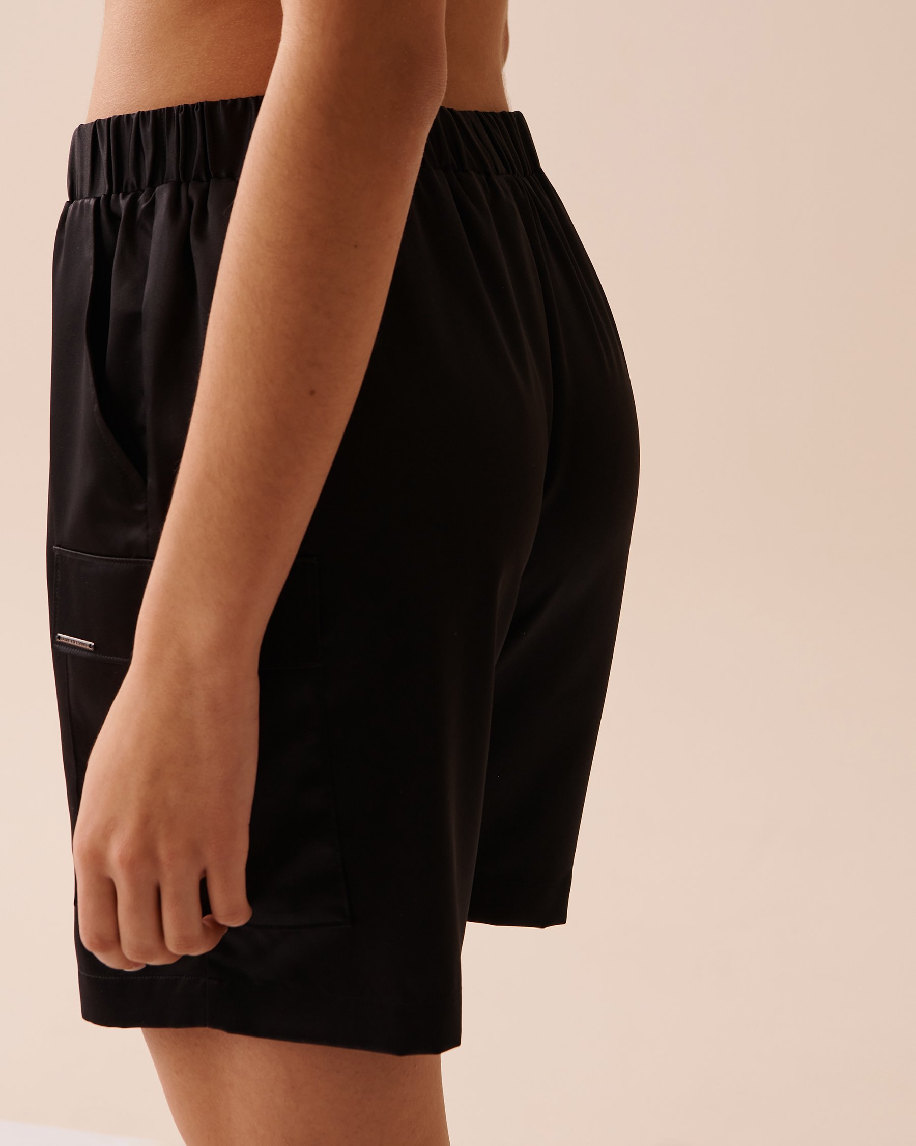 LA VIE EN ROSE Satin Cargo Shorts Black 50200070 - View4