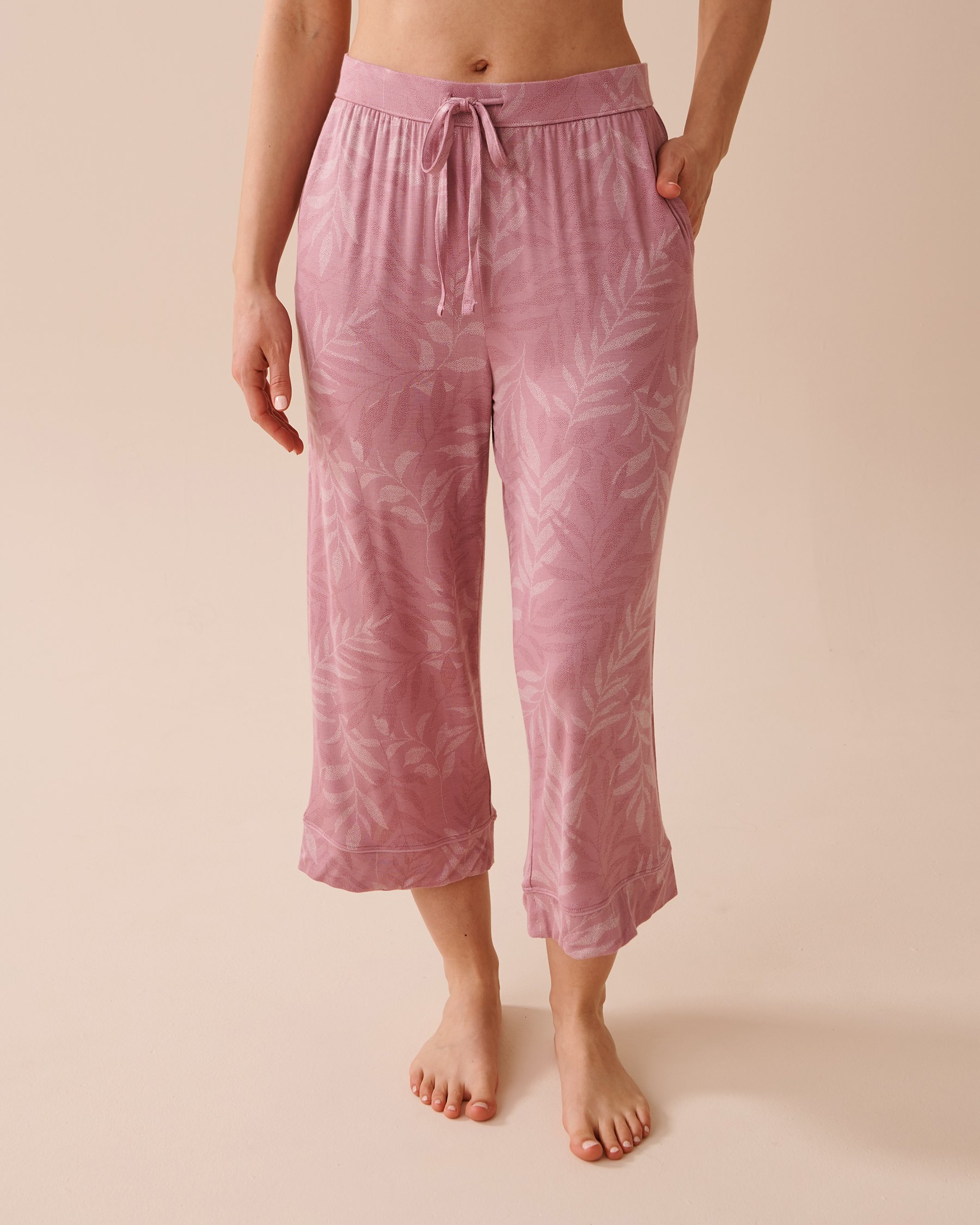 LA VIE EN ROSE Soft Jersey Capris Pink Leaves 40200560 - View1