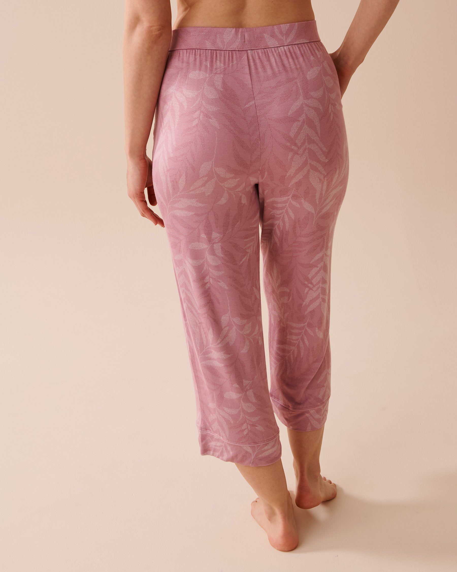 LA VIE EN ROSE Soft Jersey Capris Pink Leaves 40200560 - View2