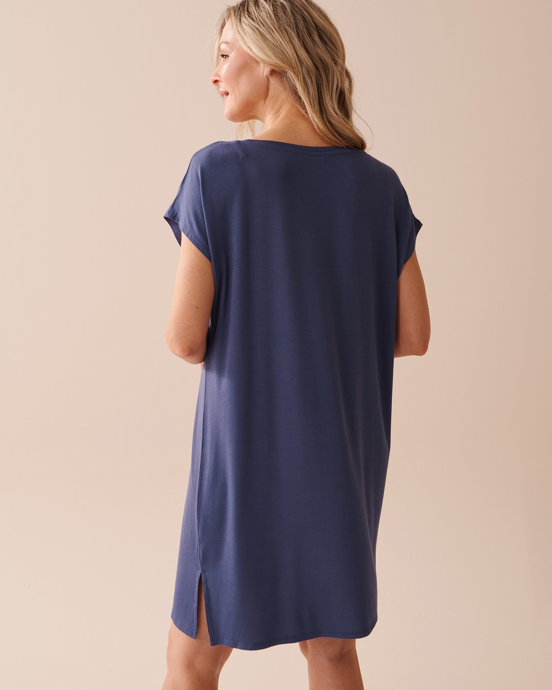 LA VIE EN ROSE Chemise de nuit manches courtes en jersey doux Bleu nuit 40500350 - Voir2