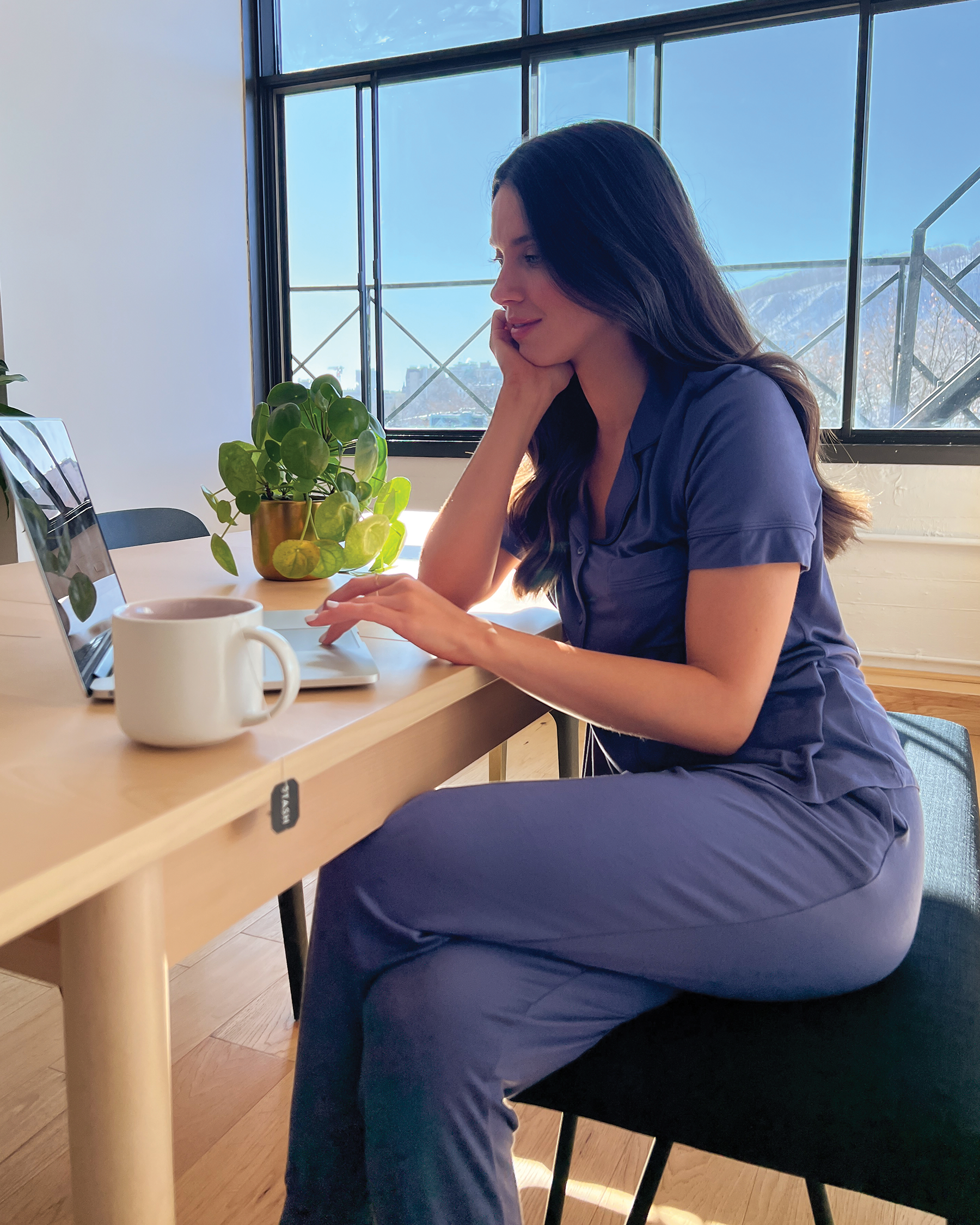 LA VIE EN ROSE Soft Jersey Short Sleeve Button-down Shirt Midnight blue 40100570 - View4