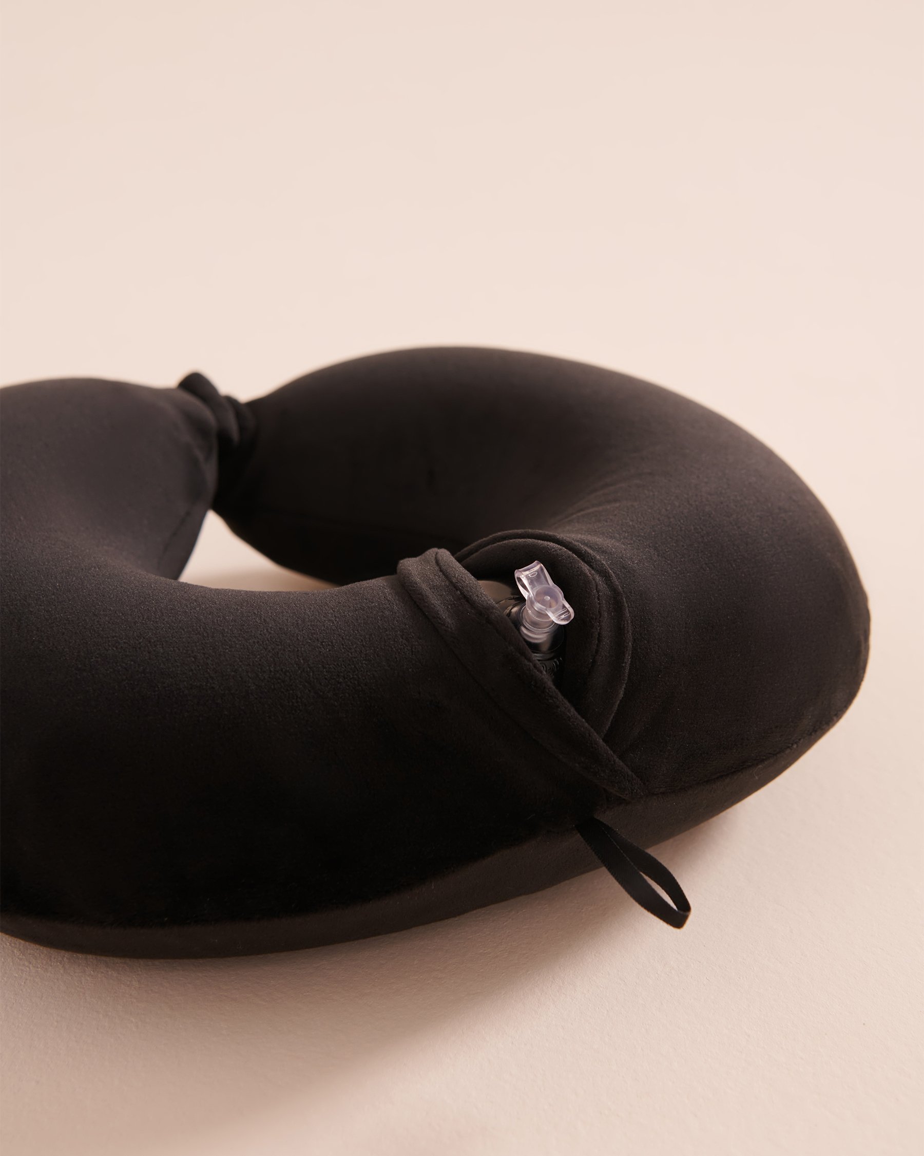 LA VIE EN ROSE Inflatable Travel Pillow Black 40700324 - View2