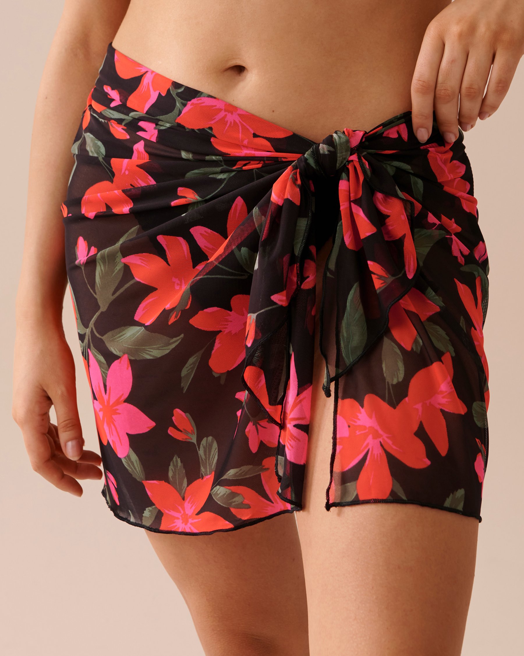 LA VIE EN ROSE AQUA Short Mesh Pareo Fiery Red Tropical 80200050 - View3