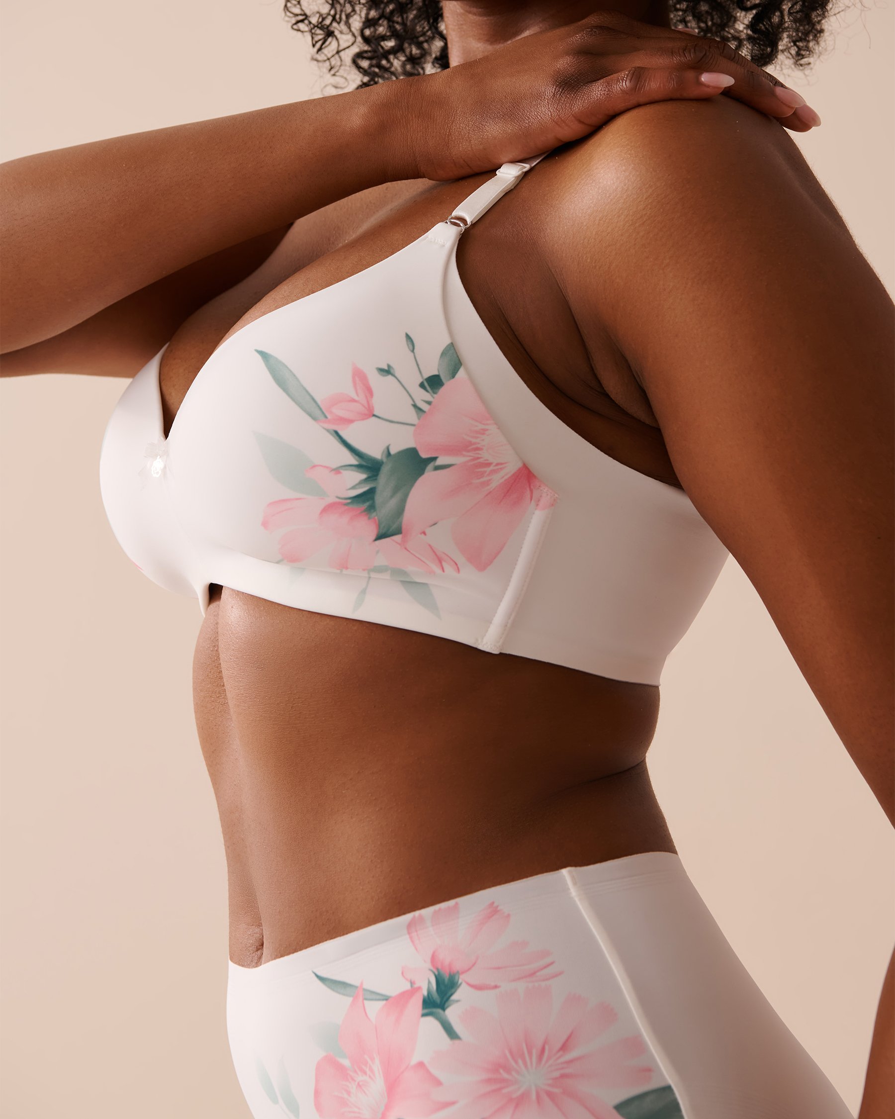 LA VIE EN ROSE Lightly Lined Wireless Sleek Back Bra Summer Garden 10200378 - View2