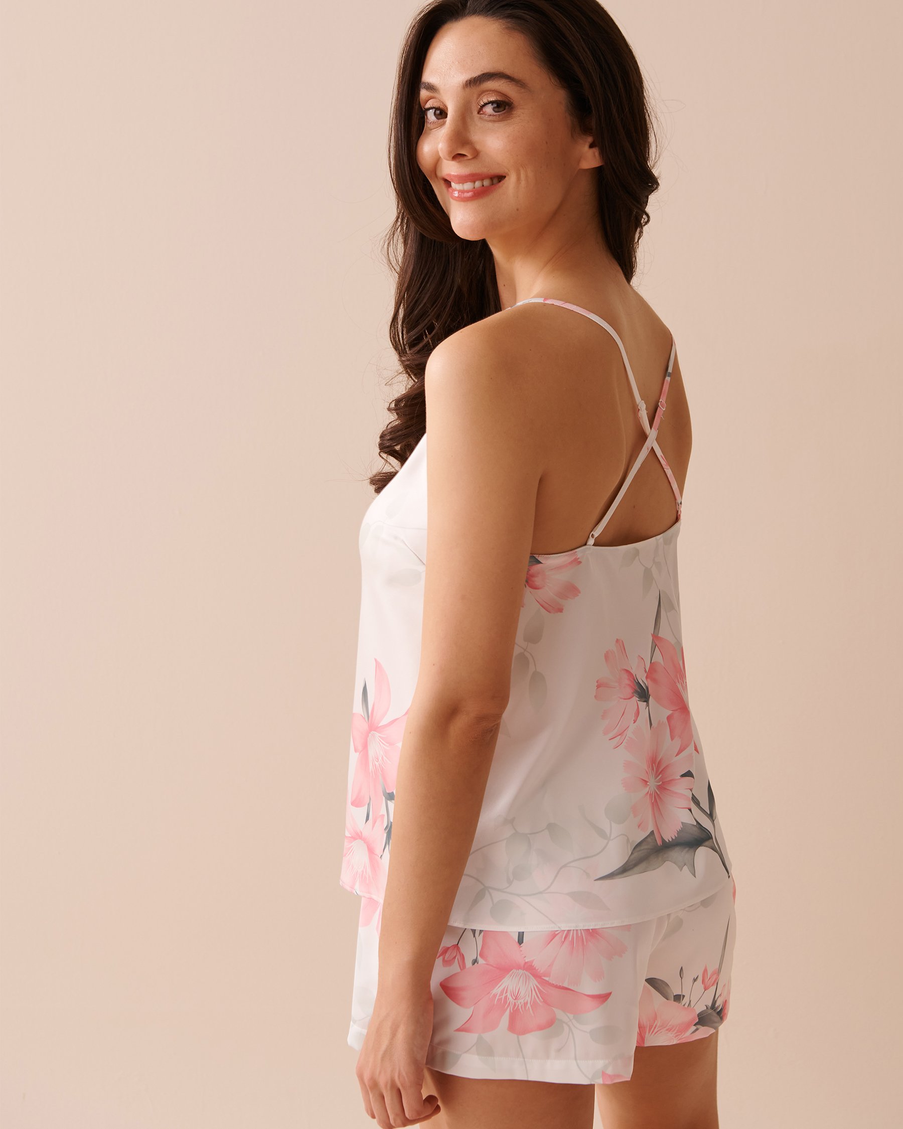 LA VIE EN ROSE Camisole en satin à fleurs roses Jardin d'été 60100101 - Voir2