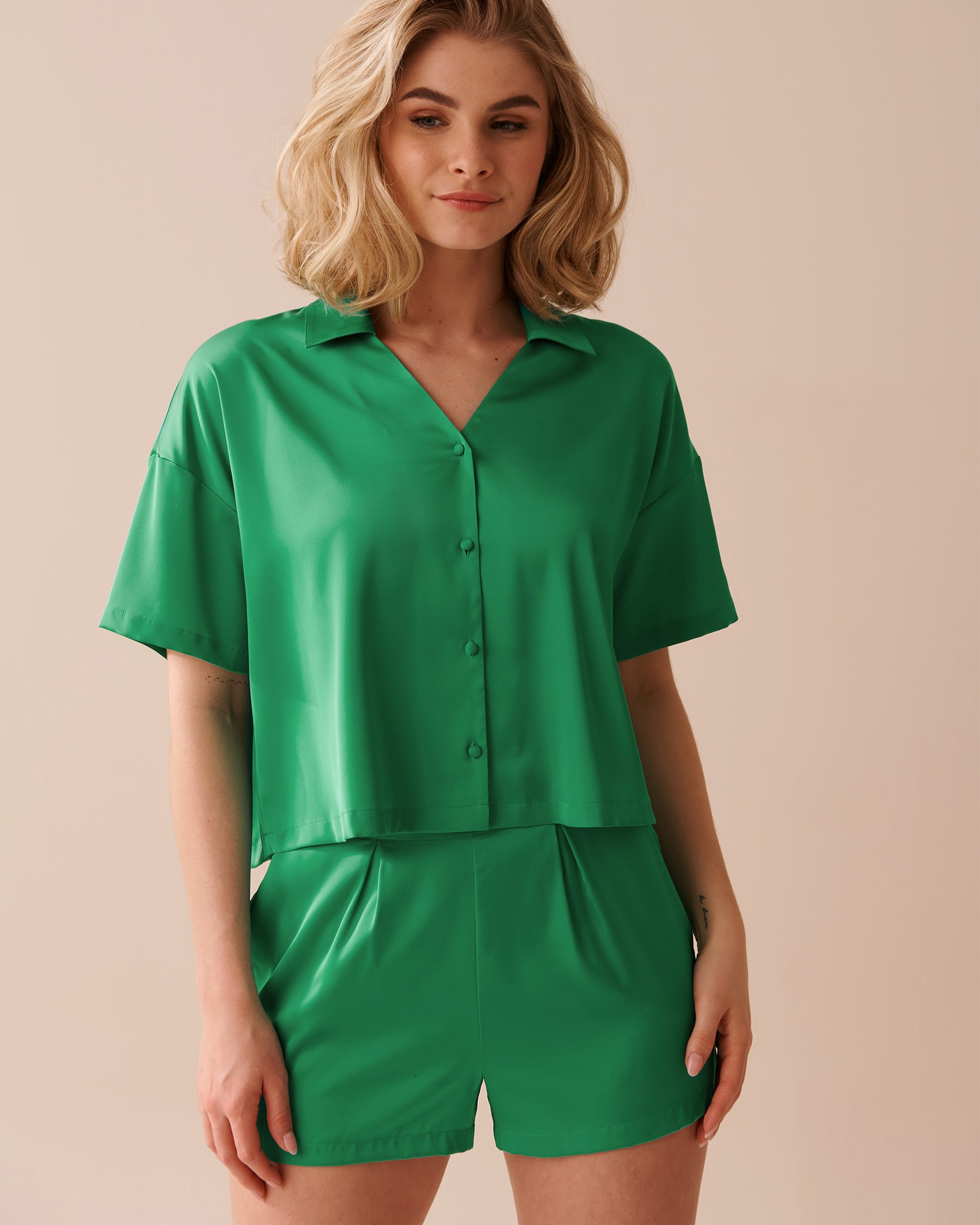 LA VIE EN ROSE Satin Crop Button-down Shirt Tropical Green 60100104 - View3