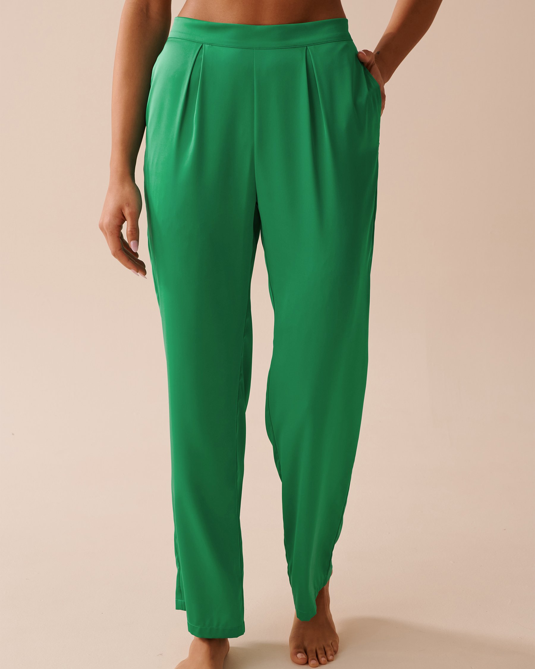 LA VIE EN ROSE Pantalon en satin Vert tropical 60200100 - Voir1