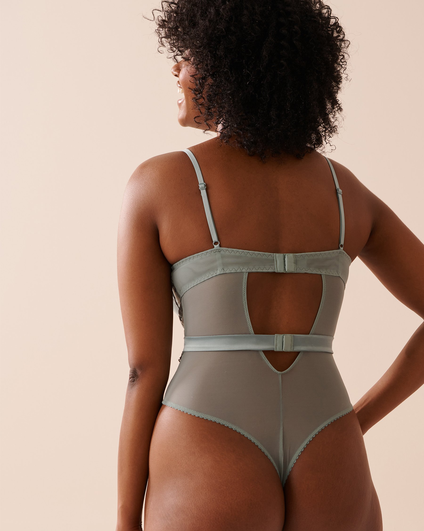 LA VIE EN ROSE Embroidered Mesh Thong Teddy Olive Green 60300080 - View2