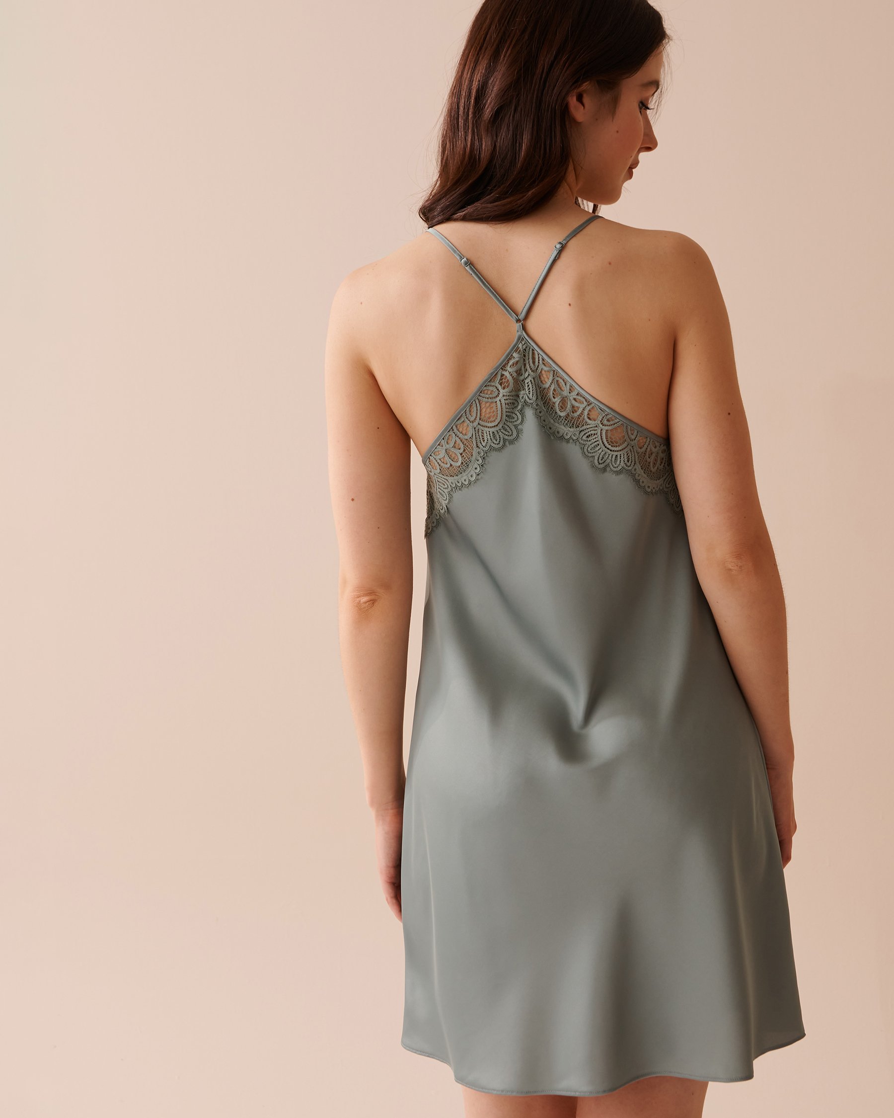 LA VIE EN ROSE Nuisette en satin bordure de dentelle Vert olive 60500143 - Voir4