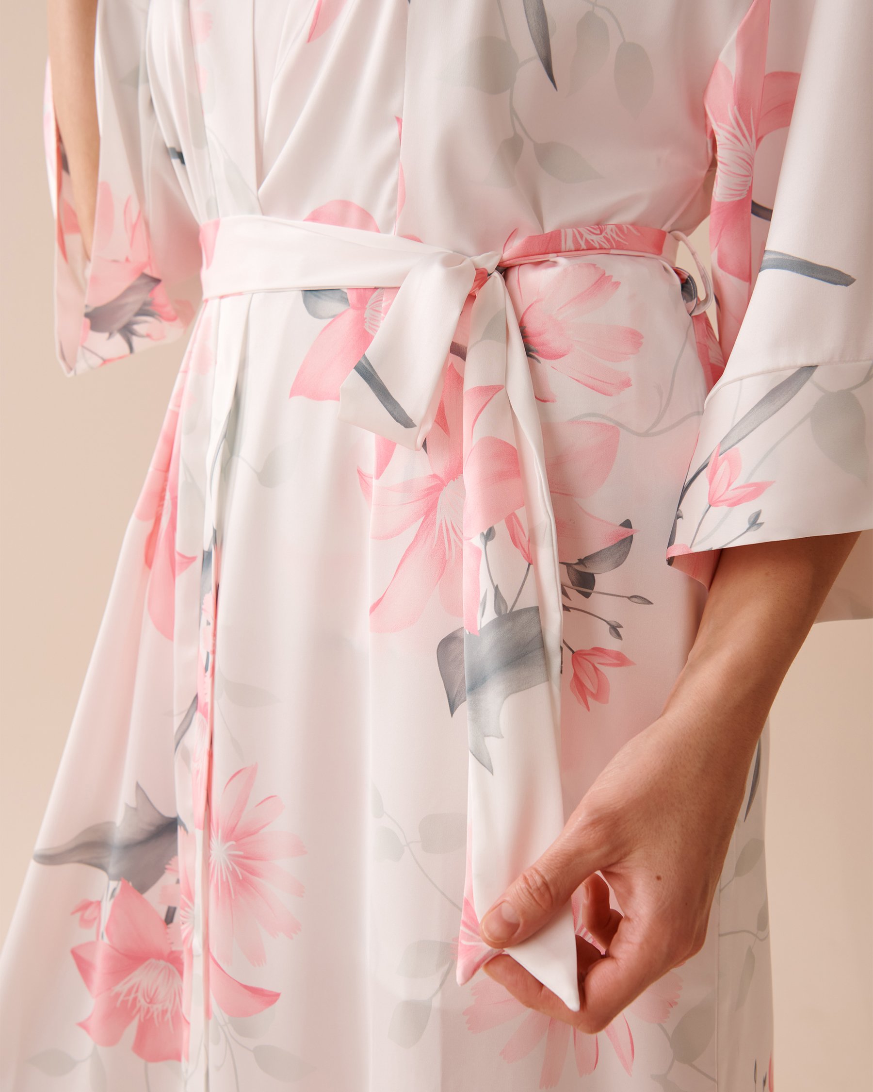 LA VIE EN ROSE Pink Floral Long Satin Kimono Summer Garden 60600074 - View5