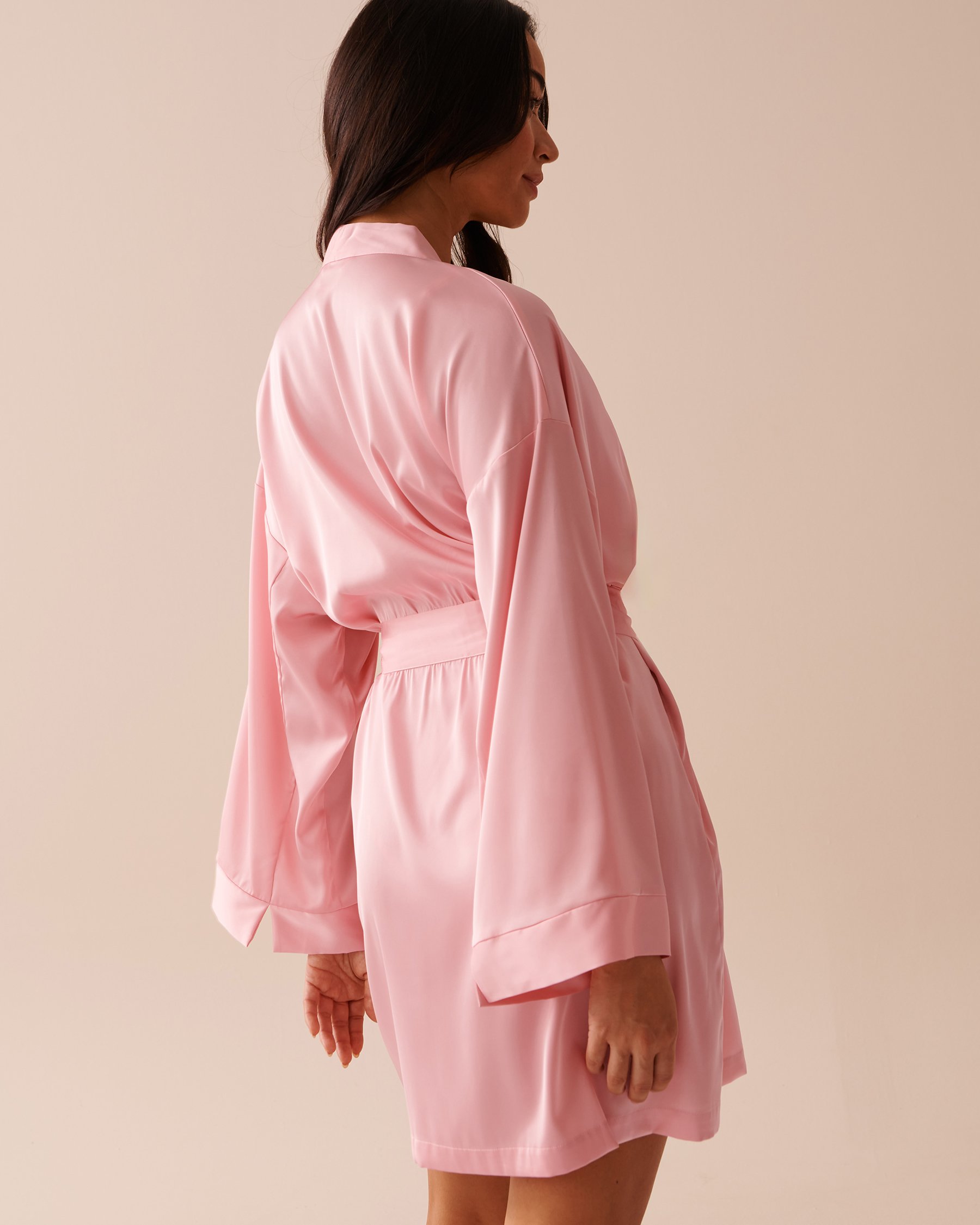 LA VIE EN ROSE Kimono en satin Rose bonbon 60600076 - Voir5