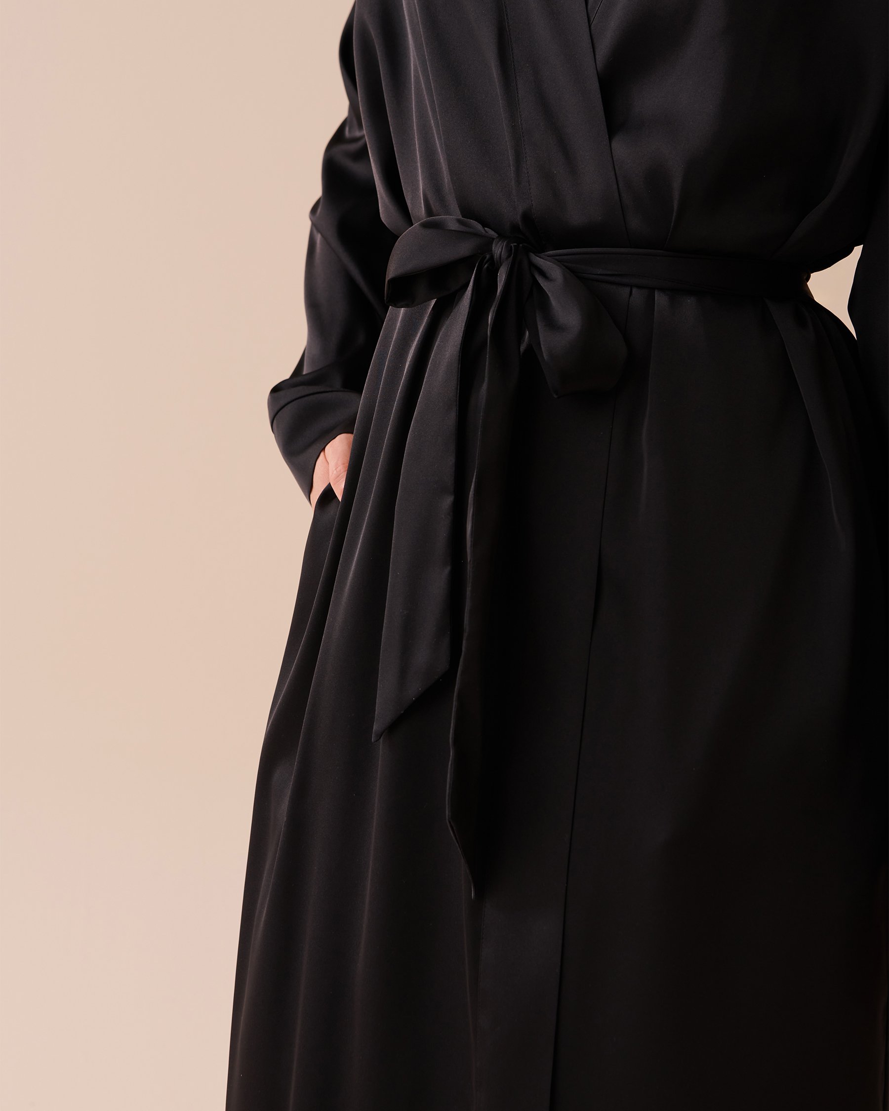 LA VIE EN ROSE Satin Kimono Black 60600077 - View3