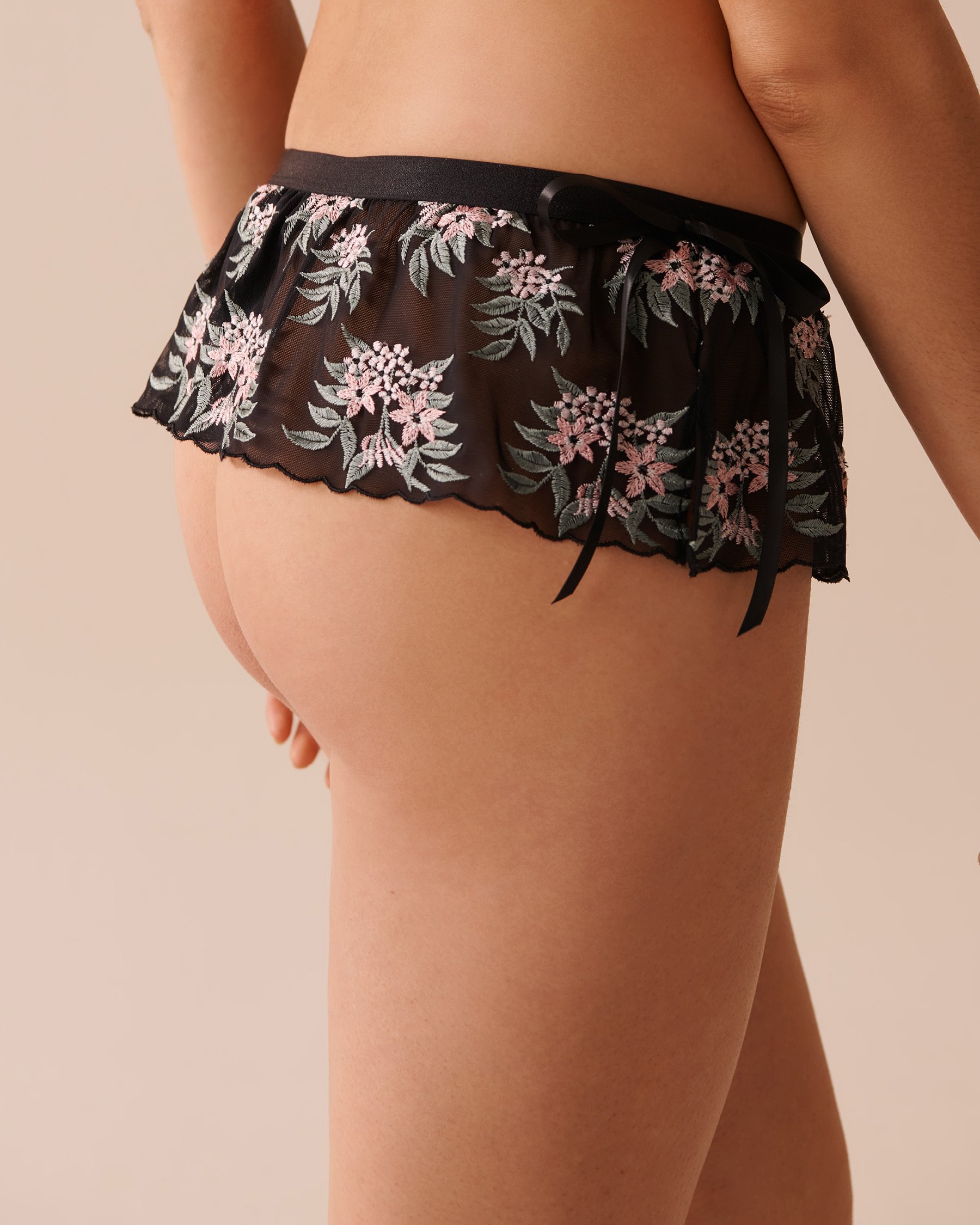 LA VIE EN ROSE Embroidered Mesh Plunge 2-piece Set Black Floral 60400039 - View7