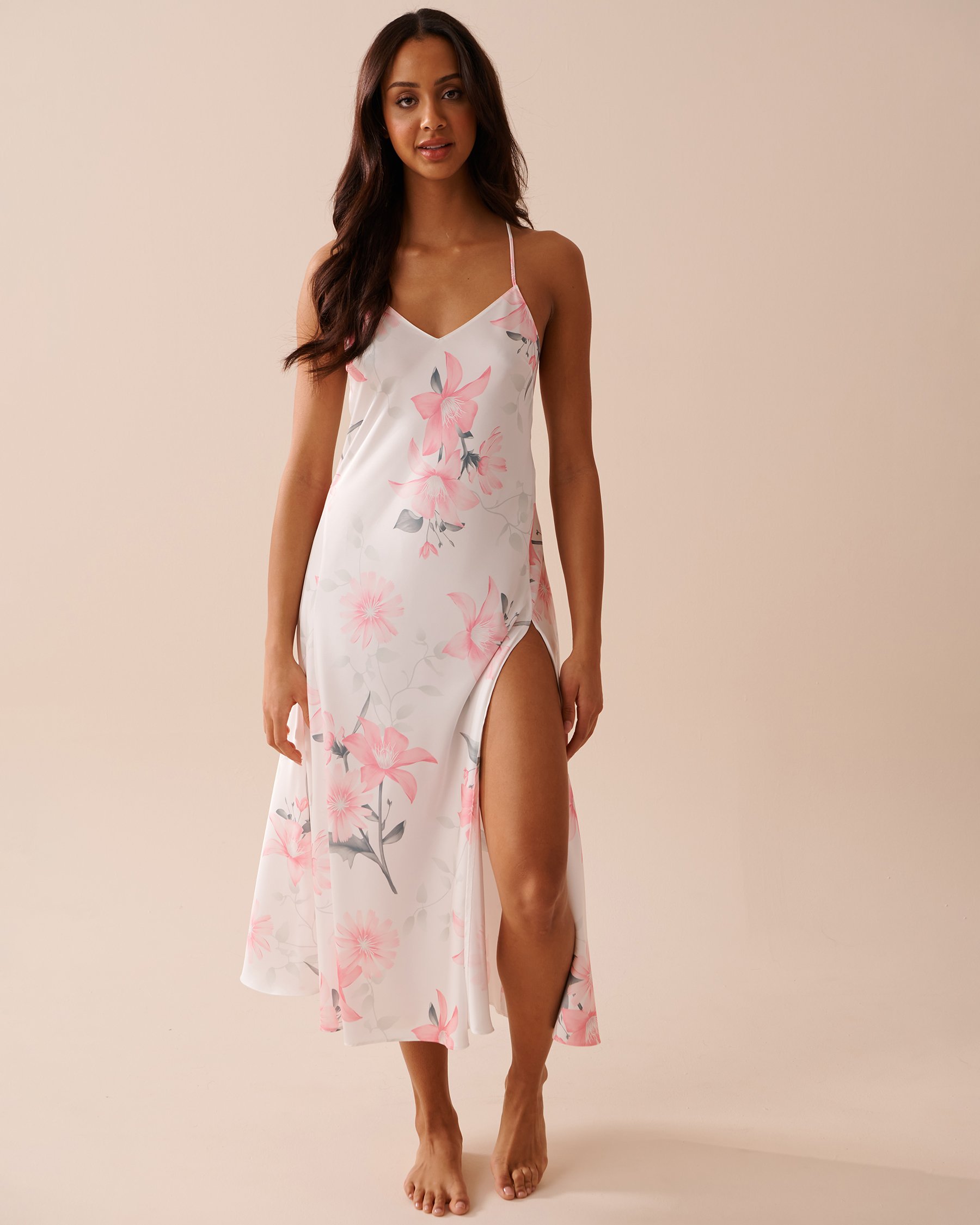 LA VIE EN ROSE Nuisette longue en satin à fleurs roses Jardin d'été 60500142 - Voir3