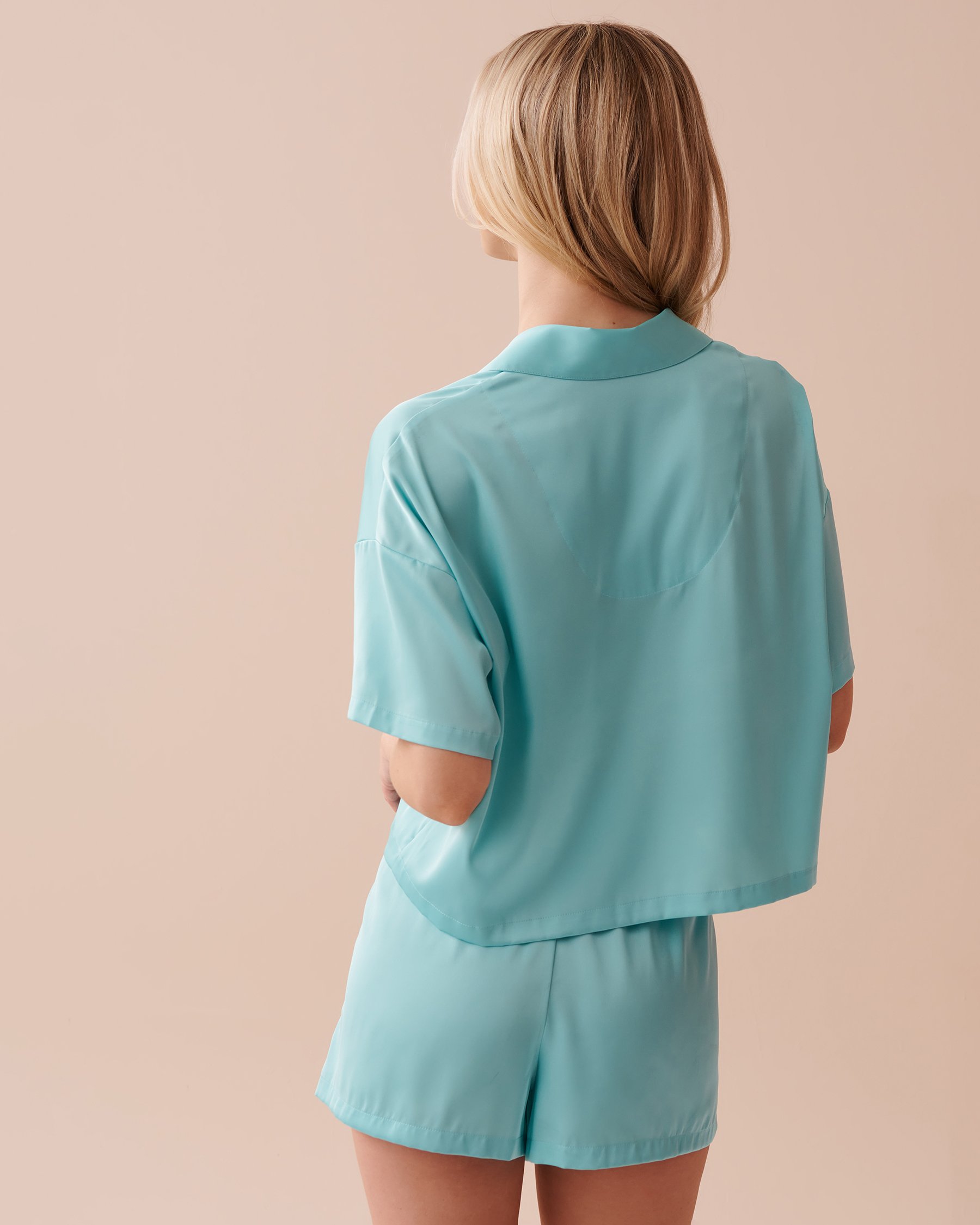 LA VIE EN ROSE Chemisier court en satin Slush framboise bleue 60100104 - Voir2