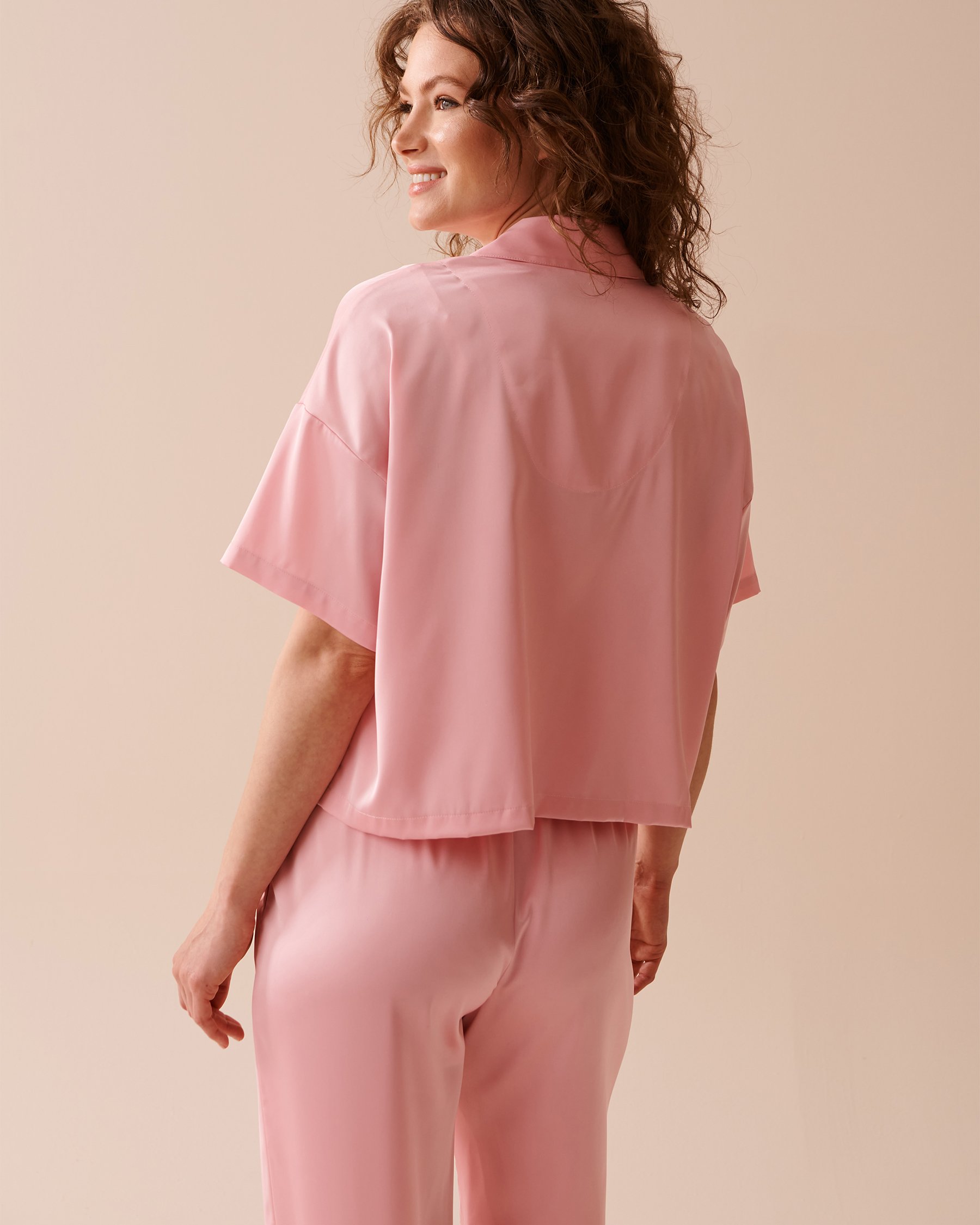 LA VIE EN ROSE Satin Crop Button-down Shirt Candy Pink 60100104 - View2