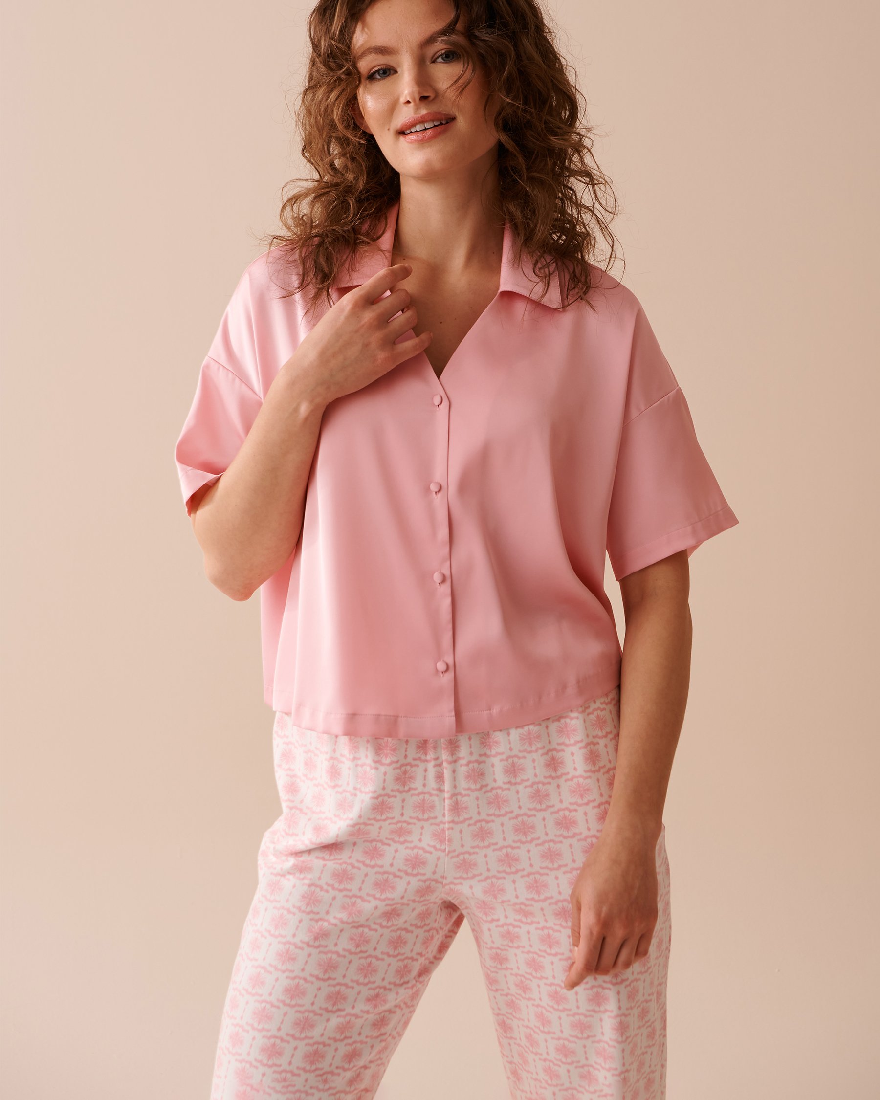 LA VIE EN ROSE Satin Crop Button-down Shirt Candy Pink 60100104 - View4