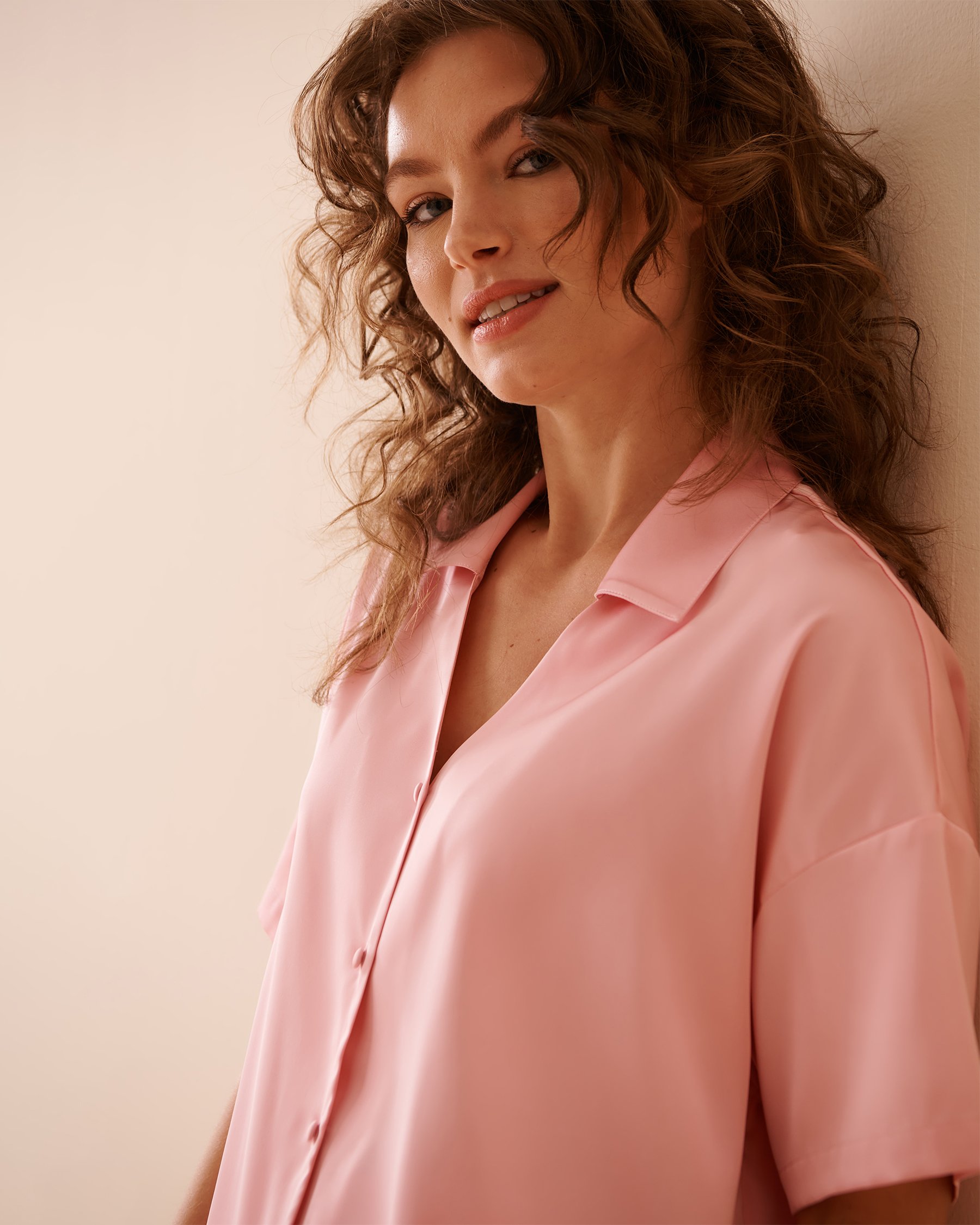 LA VIE EN ROSE Satin Crop Button-down Shirt Candy Pink 60100104 - View6