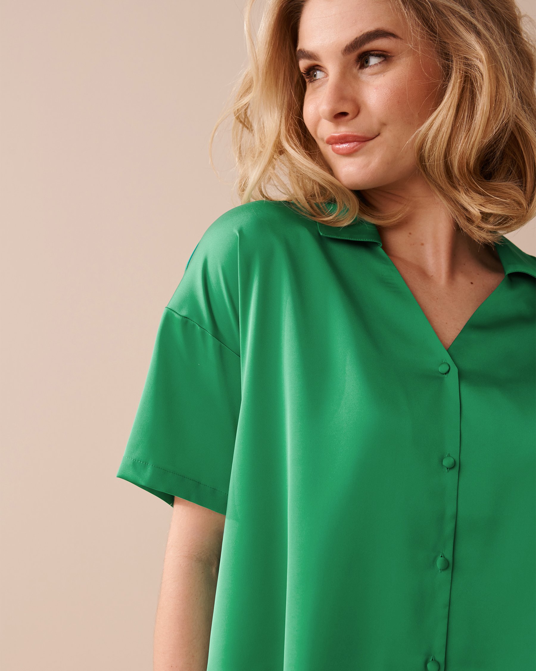 LA VIE EN ROSE Satin Crop Button-down Shirt Tropical Green 60100104 - View4