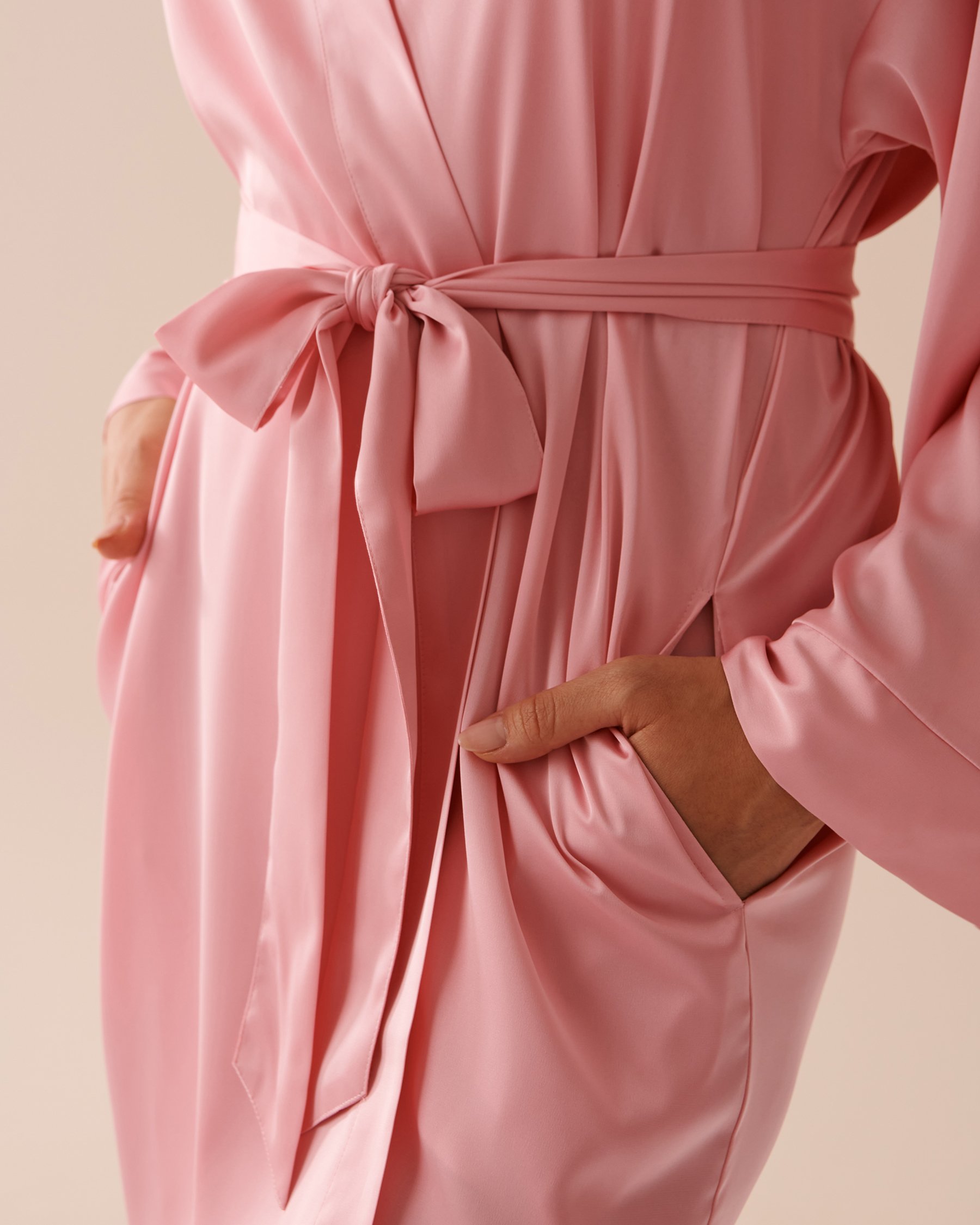 LA VIE EN ROSE Kimono en satin Rose bonbon 60600076 - View2
