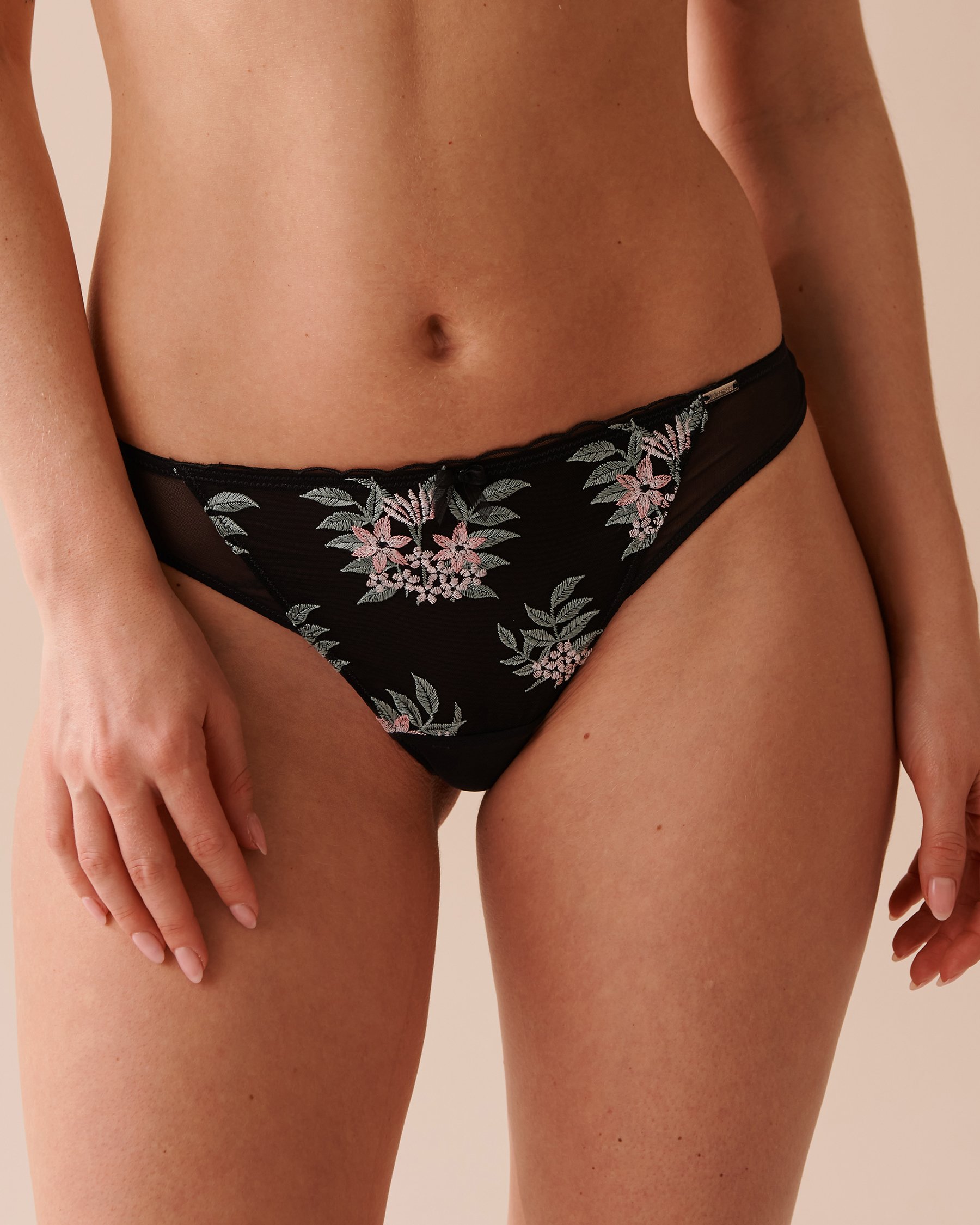 LA VIE EN ROSE Embroidered Mesh Thong Panty Black Floral 20300315 - View3