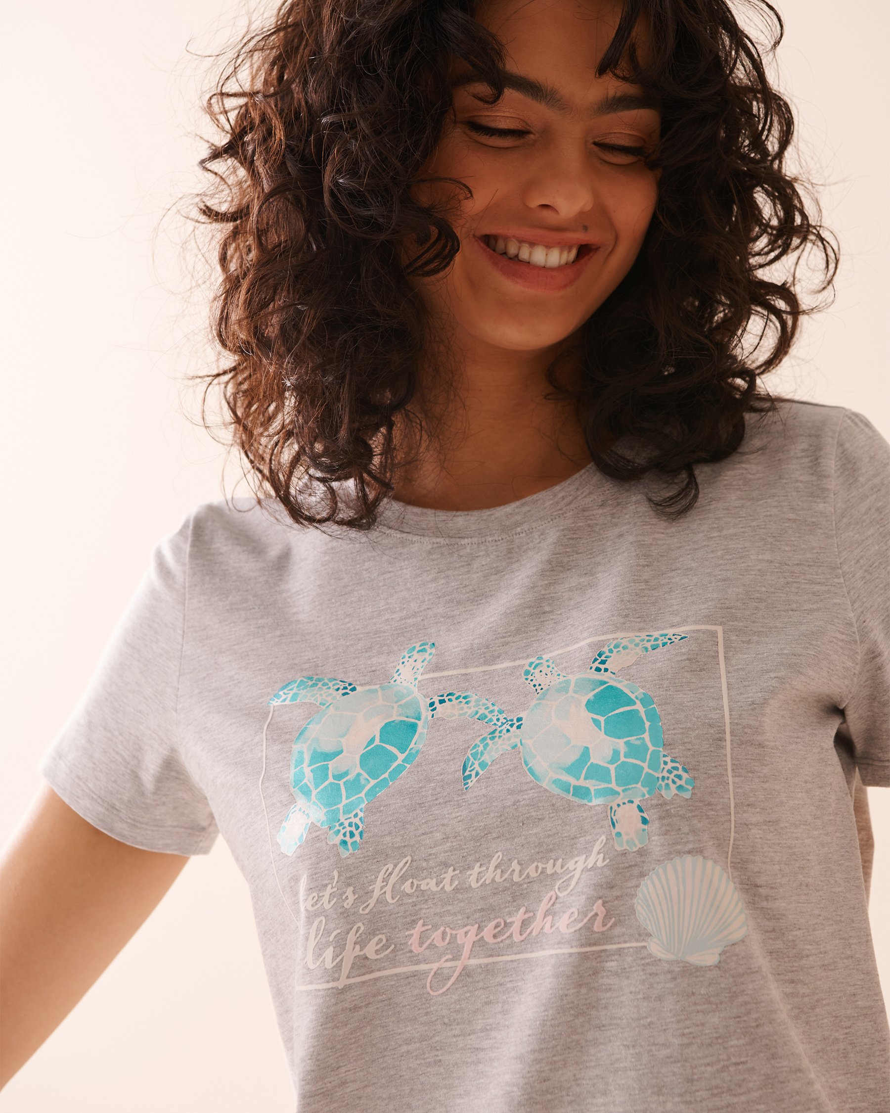 LA VIE EN ROSE Sea Turtle Print Crew Neck T-shirt Grey 40100578 - View6