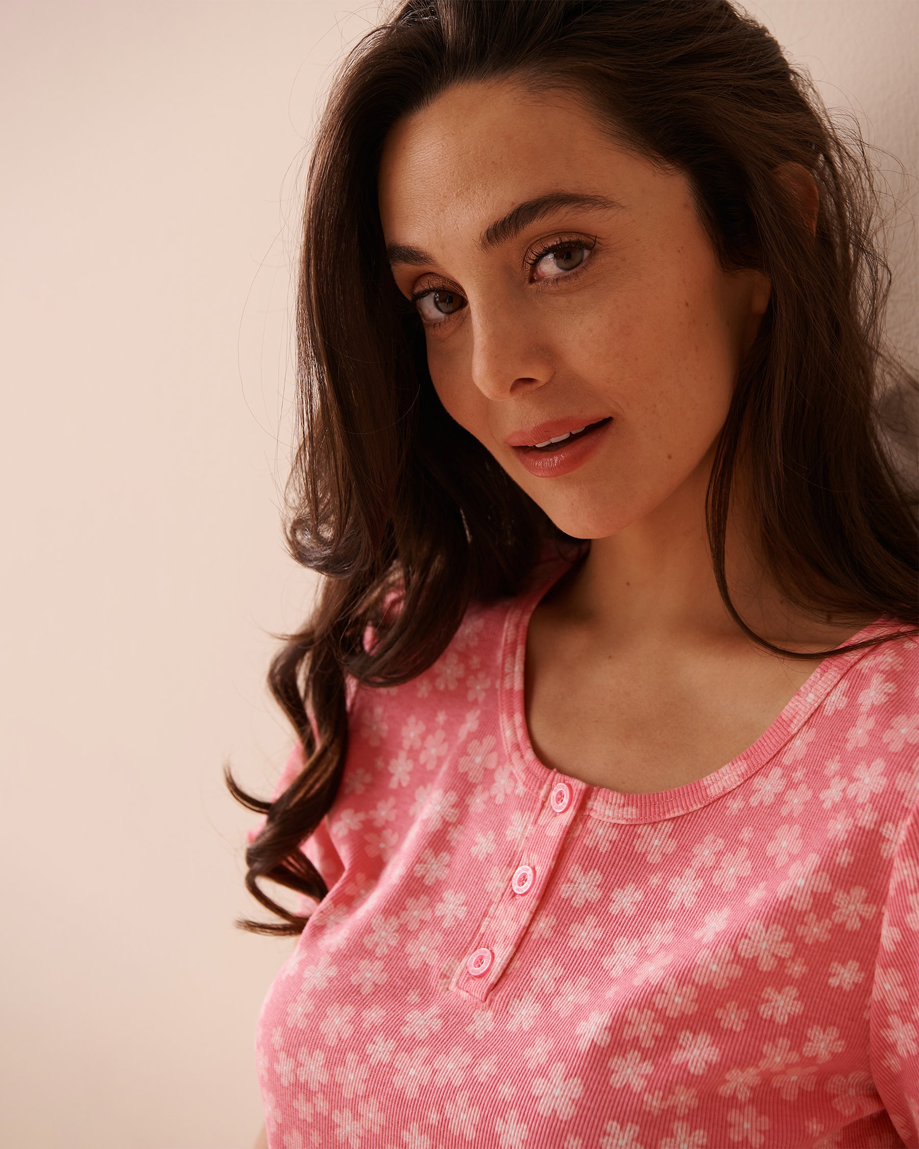 LA VIE EN ROSE Lettuce Edge Ribbed Henley T-shirt Pink Flower Garden 40100586 - View3