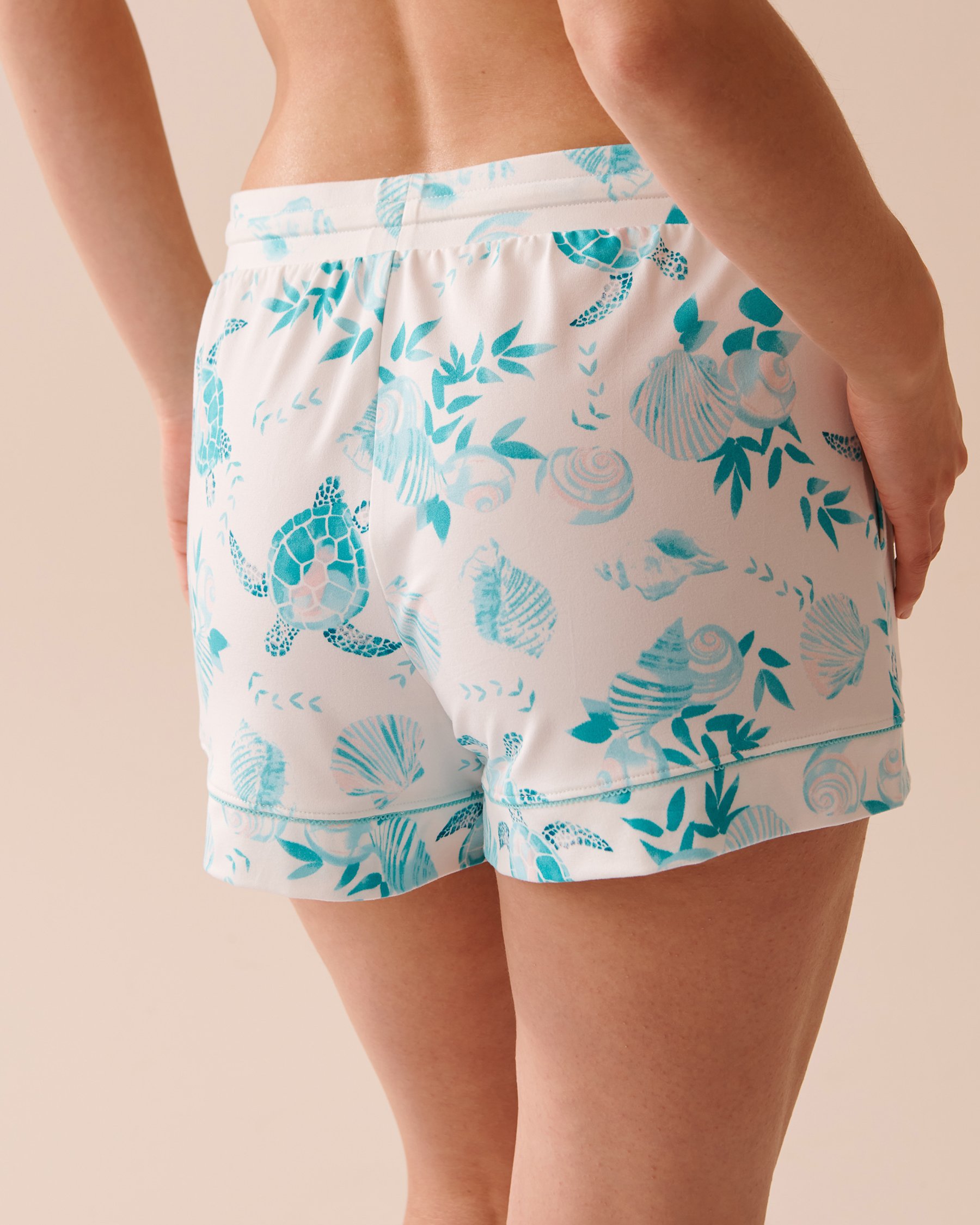 LA VIE EN ROSE Sea Turtle Print Super Soft Shorts Sea Turtle 40200565 - View2