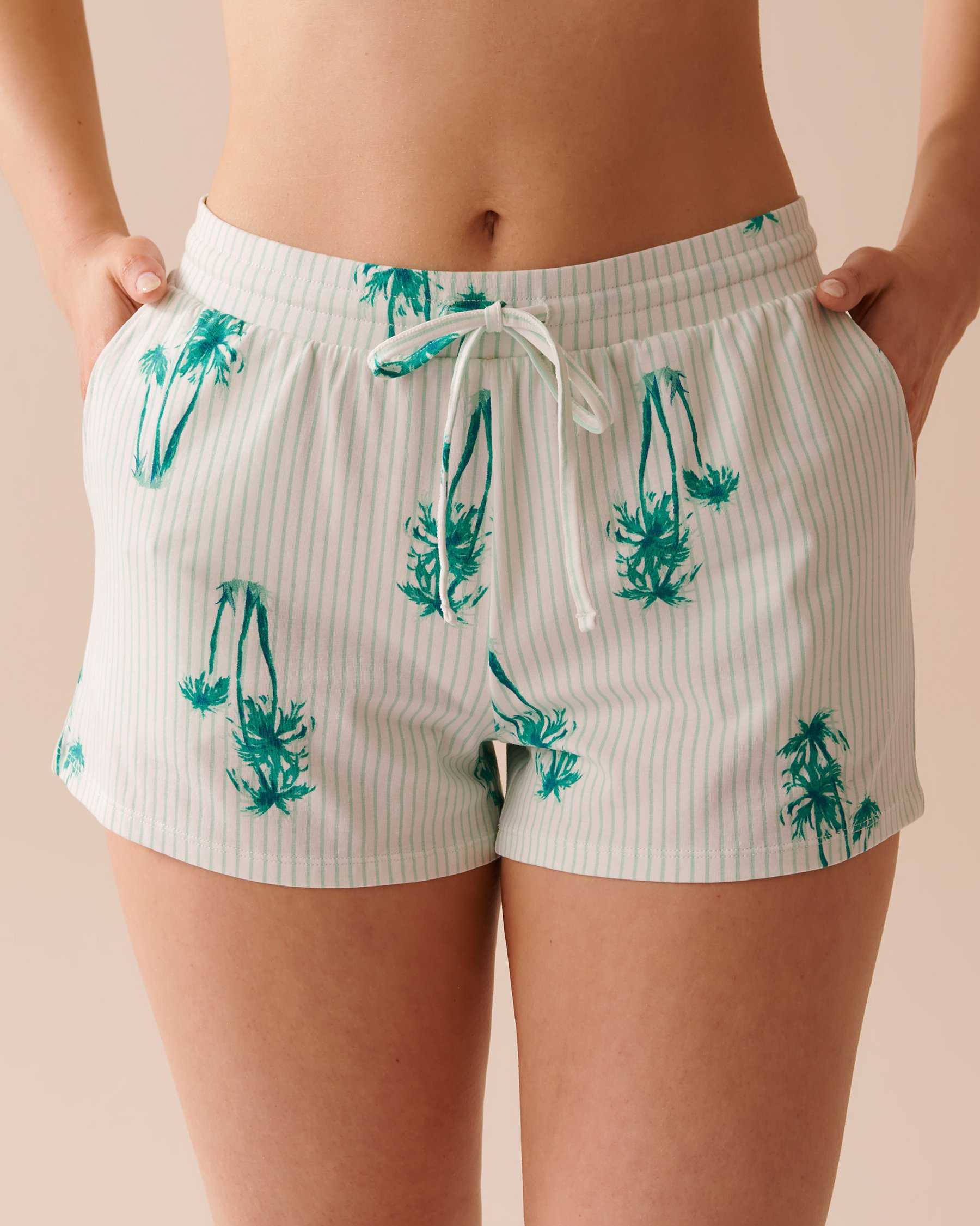LA VIE EN ROSE Short de pyjama en coton à imprimé palmier Rayures et palmiers 40200568 - Voir1