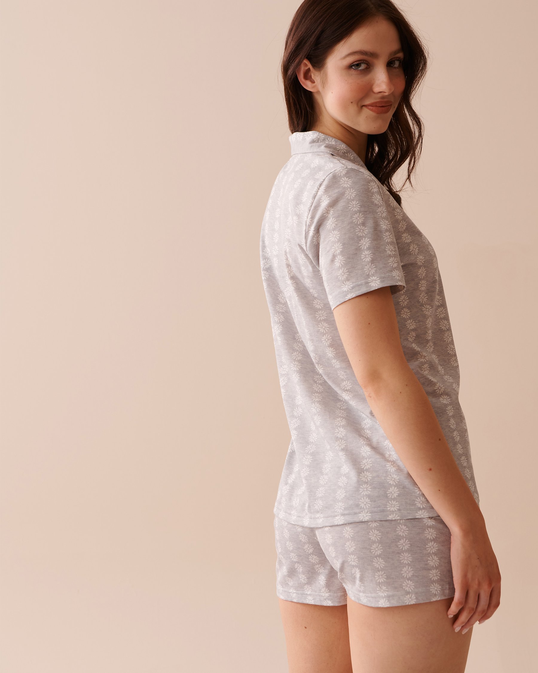 LA VIE EN ROSE Ensemble pyjama à imprimé marguerite avec chemisier Gris/Marguerites 40400066 - Voir2