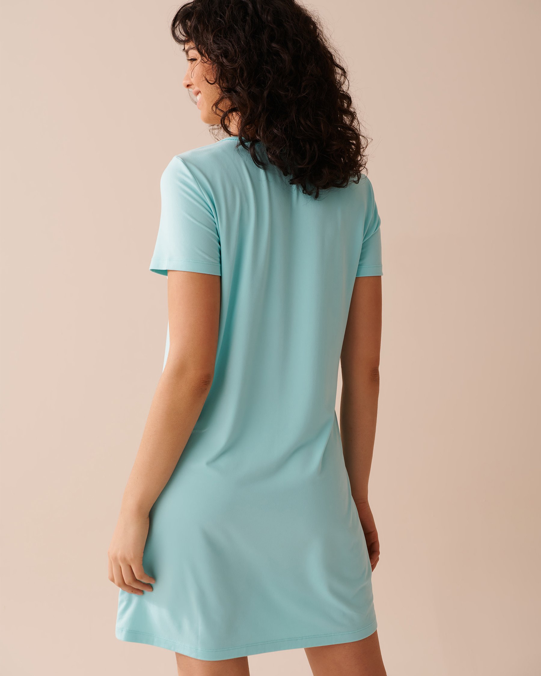 LA VIE EN ROSE Chemise de nuit manches courtes ultra douce à imprimé tortue Slush framboise bleue 40500355 - Voir2