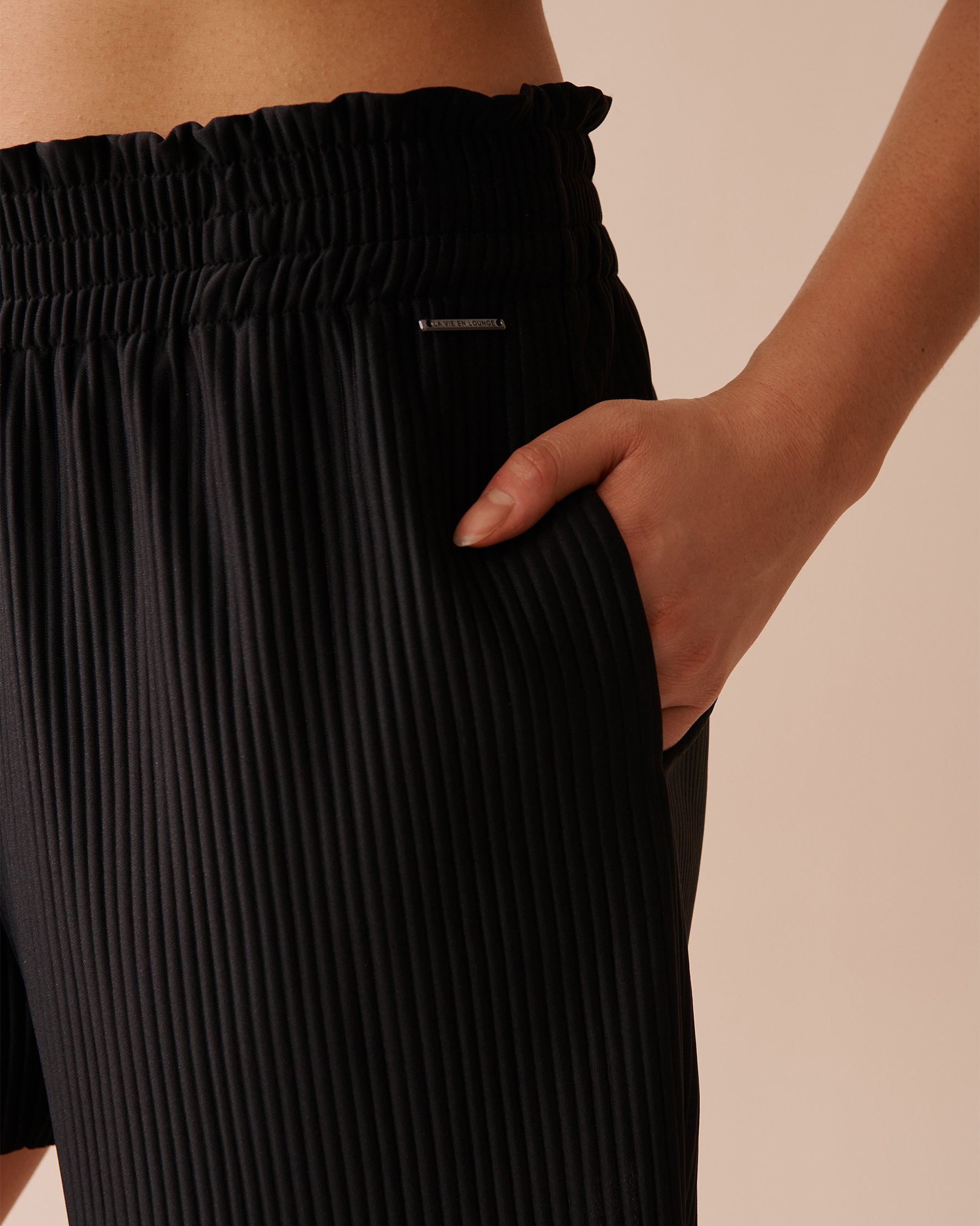LA VIE EN ROSE Short à effet plissé Noir 50200073 - Voir3