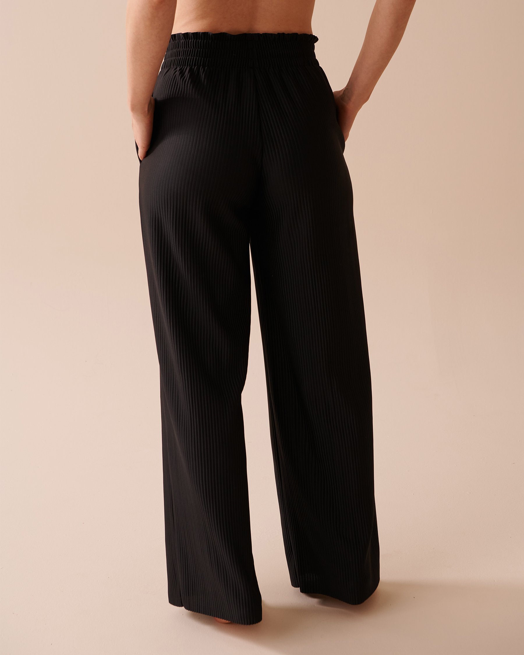 LA VIE EN ROSE Pleated Effect Pants Black 50200074 - View2