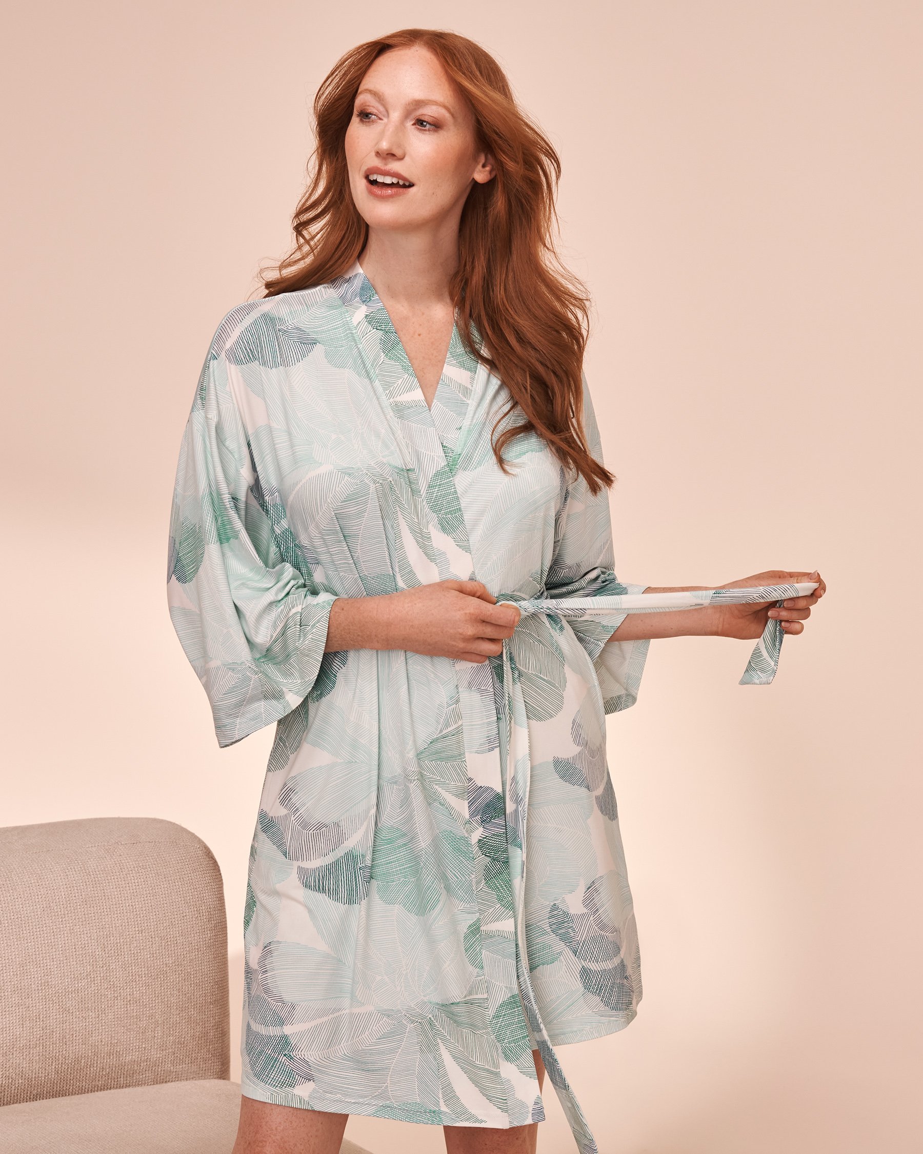 LA VIE EN ROSE Kimono ultra doux à imprimé floral abstrait Jardin linéaire bleu 40600170 - Voir1