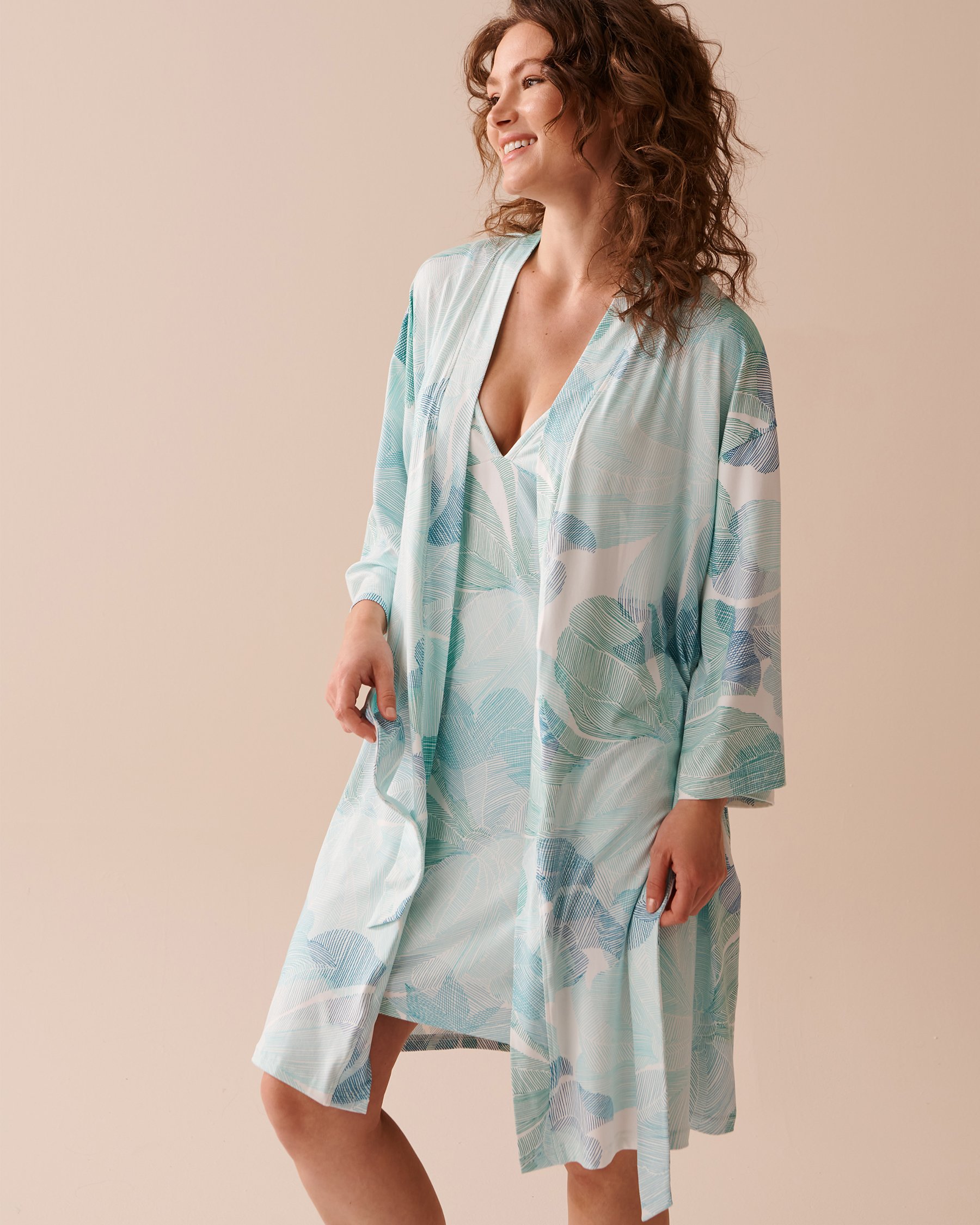 LA VIE EN ROSE Kimono ultra doux à imprimé floral abstrait Jardin linéaire bleu 40600170 - Voir2