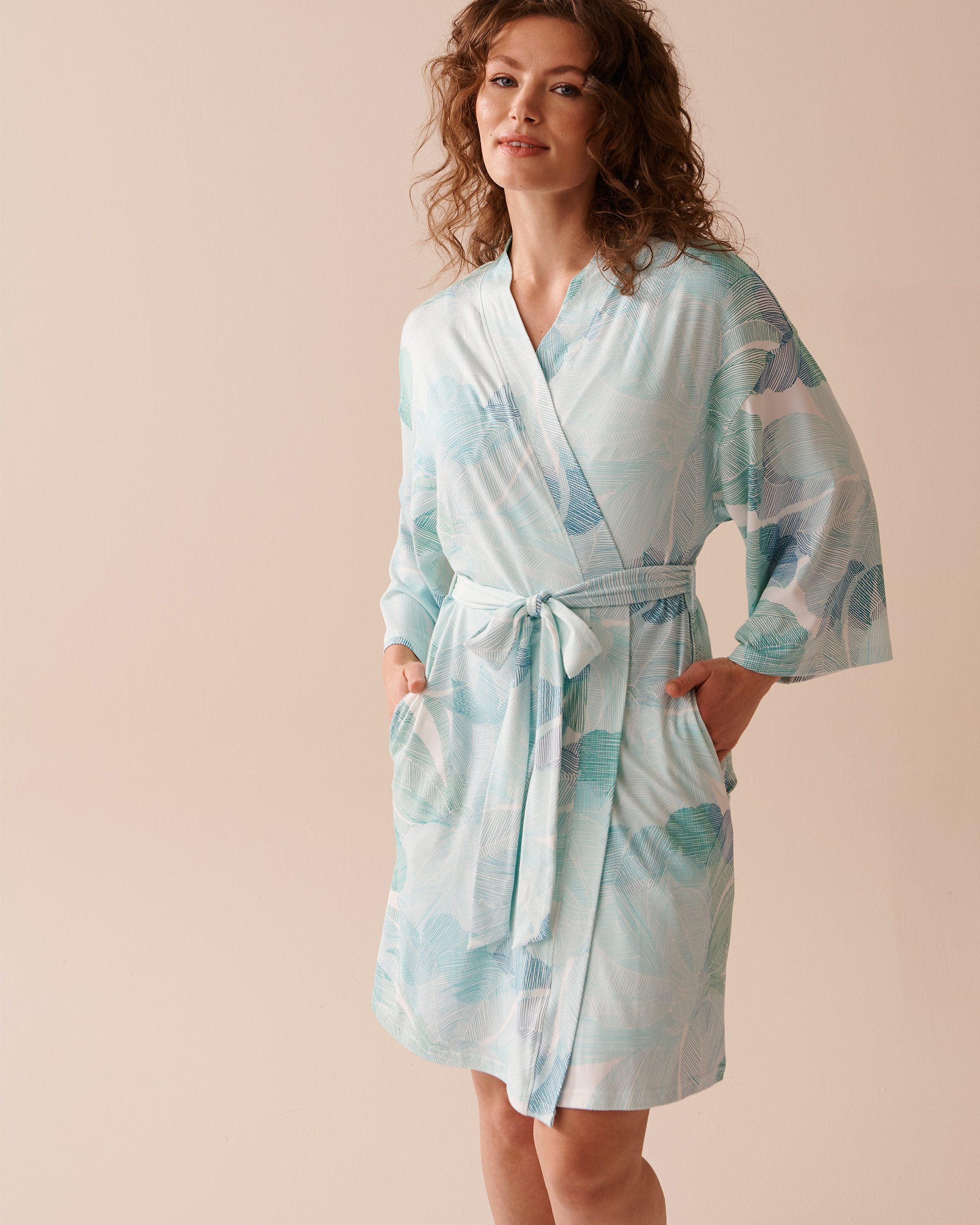 LA VIE EN ROSE Kimono ultra doux à imprimé floral abstrait Jardin linéaire bleu 40600170 - Voir3