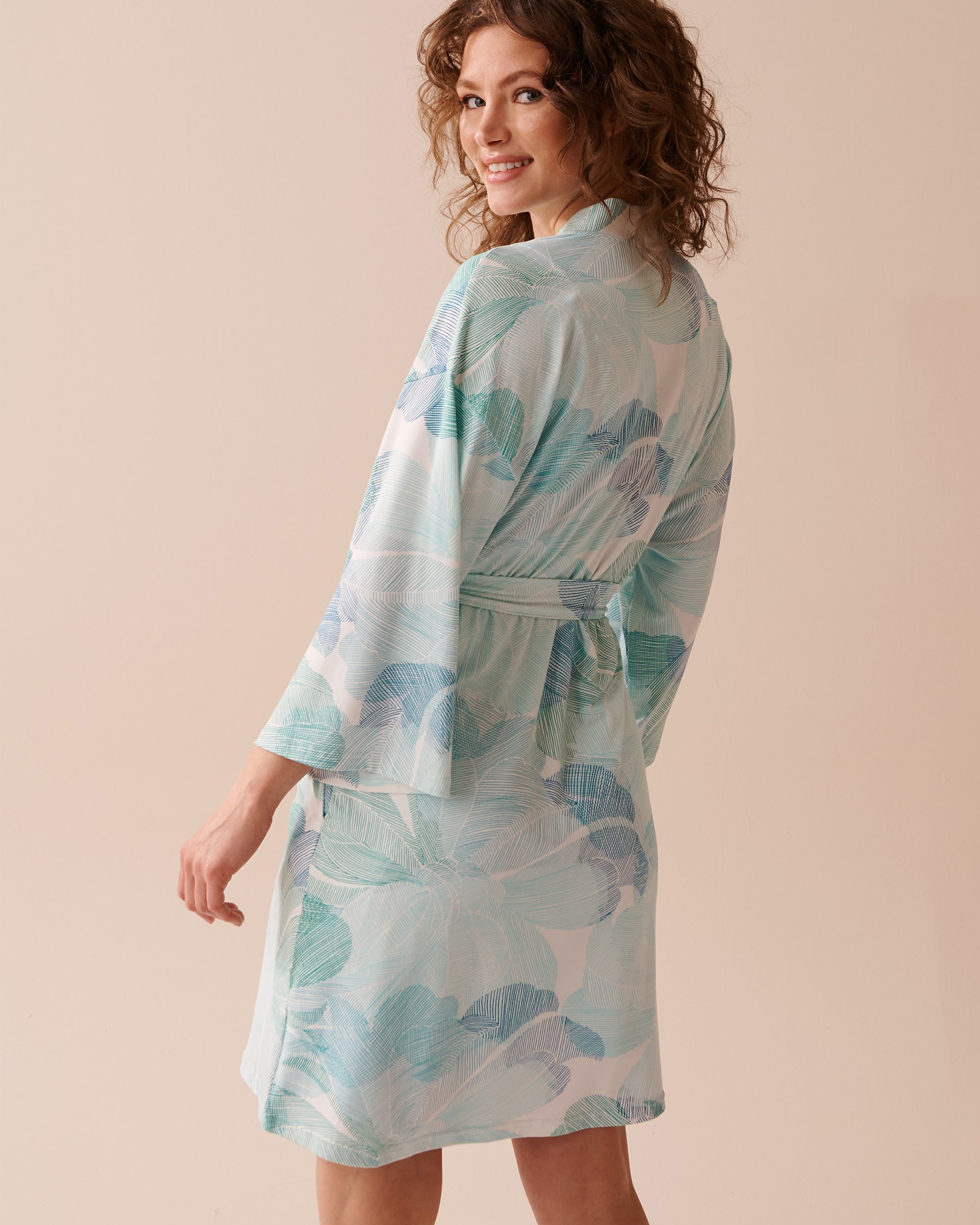 LA VIE EN ROSE Kimono ultra doux à imprimé floral abstrait Jardin linéaire bleu 40600170 - Voir4