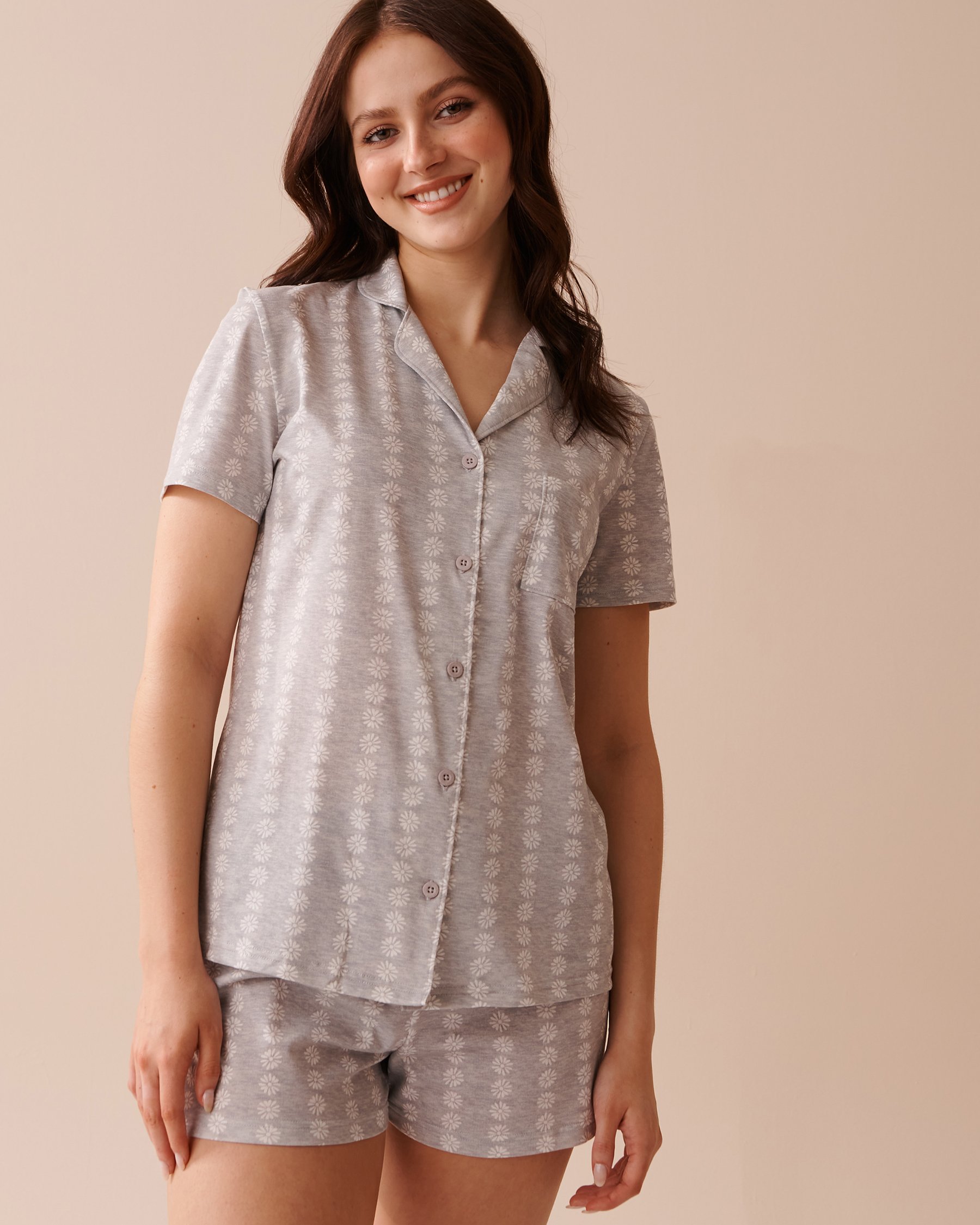 LA VIE EN ROSE Ensemble pyjama à imprimé marguerite avec chemisier Gris/Marguerites 40400066 - View1