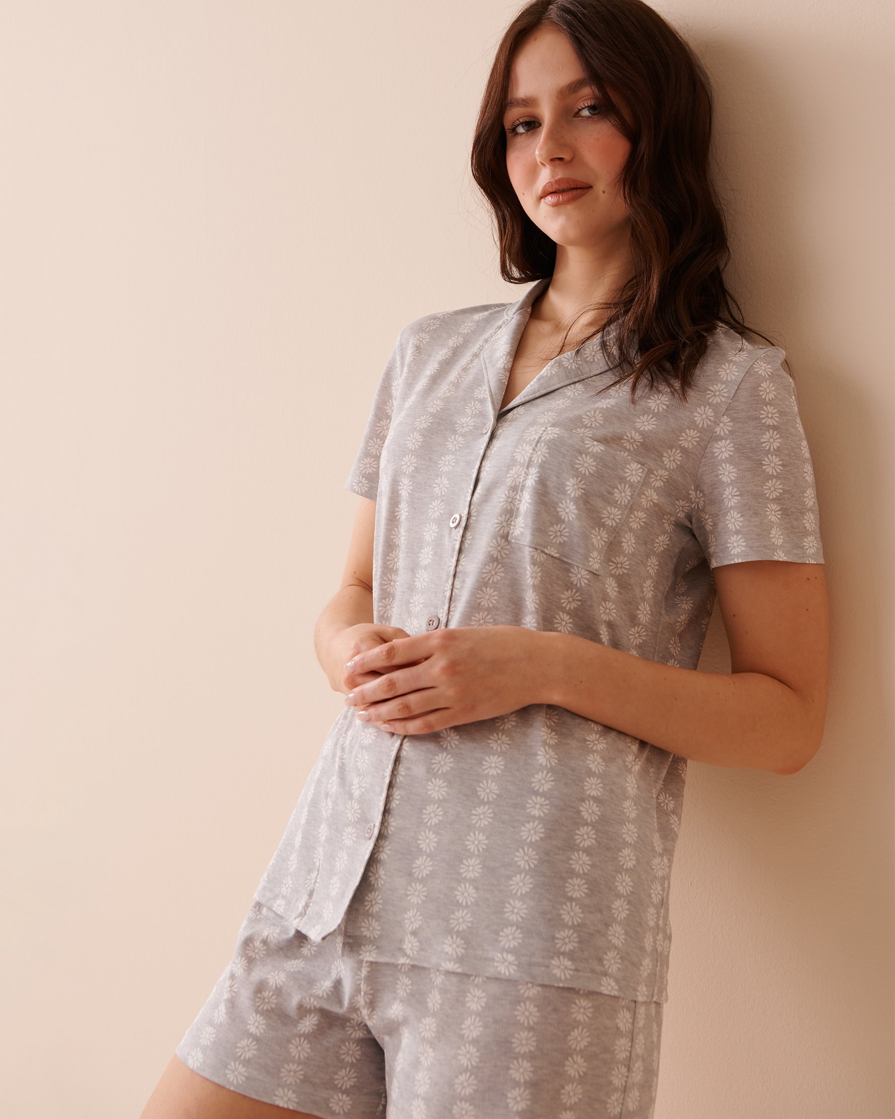 LA VIE EN ROSE Ensemble pyjama à imprimé marguerite avec chemisier Gris/Marguerites 40400066 - View3