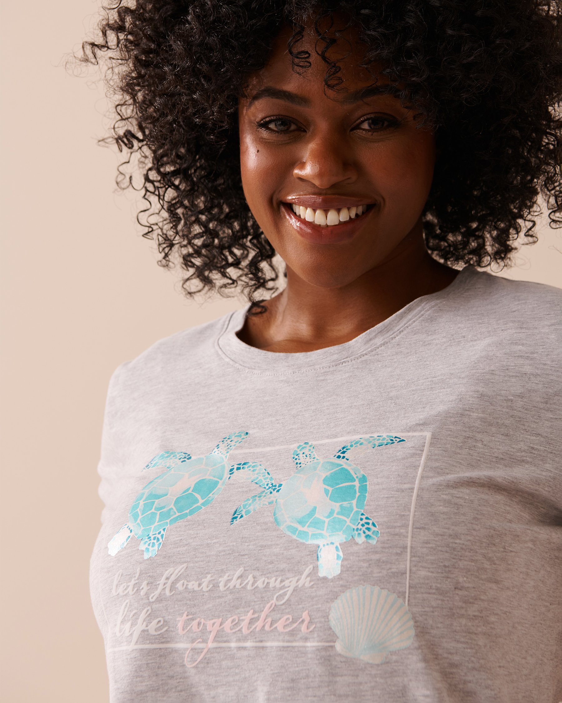 LA VIE EN ROSE Sea Turtle Print Crew Neck T-shirt Grey 40100578 - View3